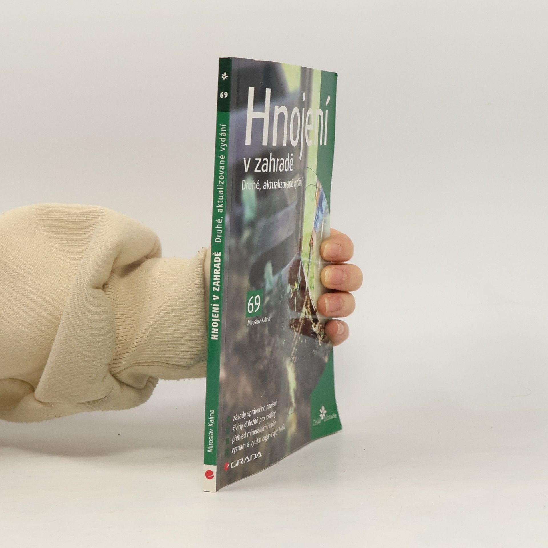 Miroslav Kalina Hnojení v zahradě