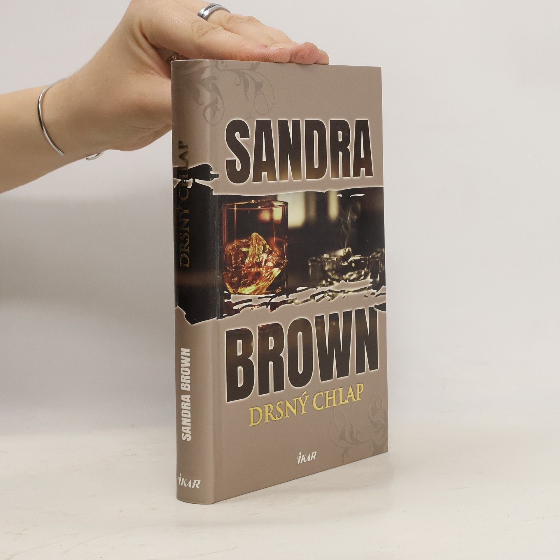 Sandra Brown Drsný chlap