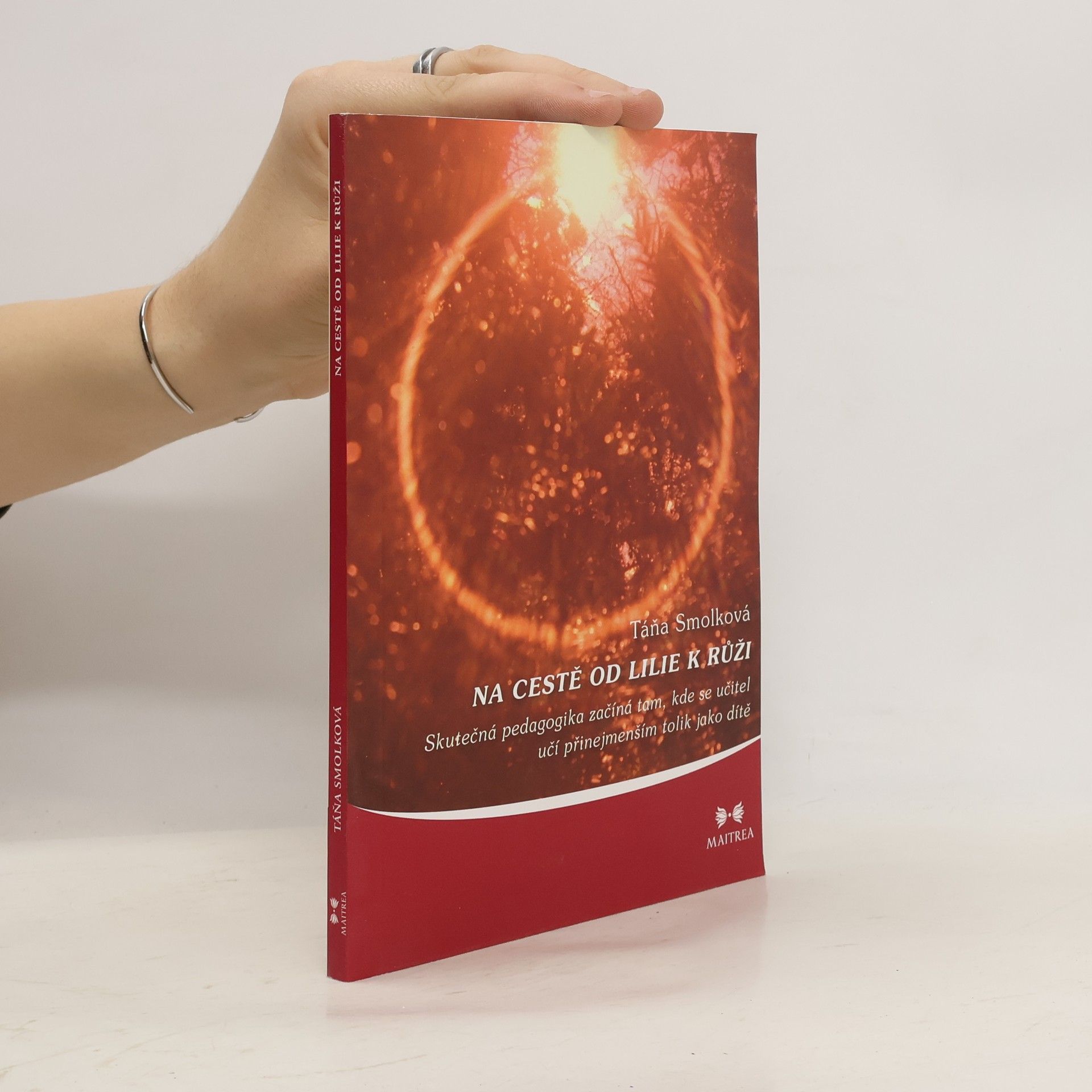 Táňa Smolková Na cestě od lilie k růži. Skutečná pedagogika začíná tam, kde se učitel učí přinejmenším tolik jako dítě