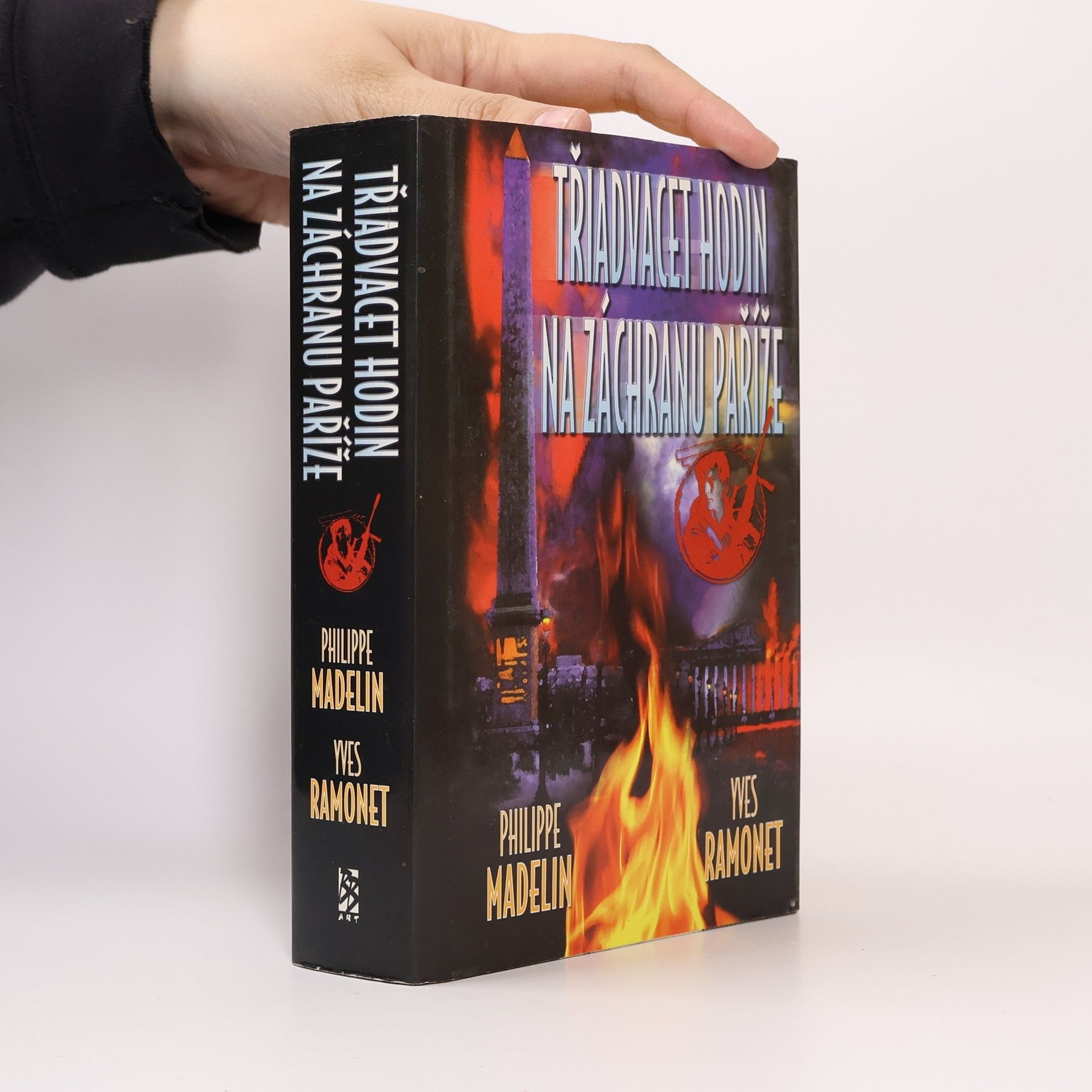 Yves Ramonet Třiadvacet hodin na záchranu Paříže