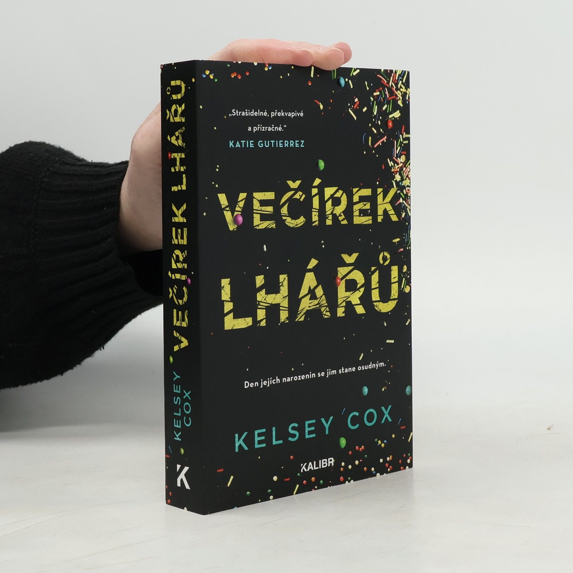 Kelsey Cox Večírek lhářů