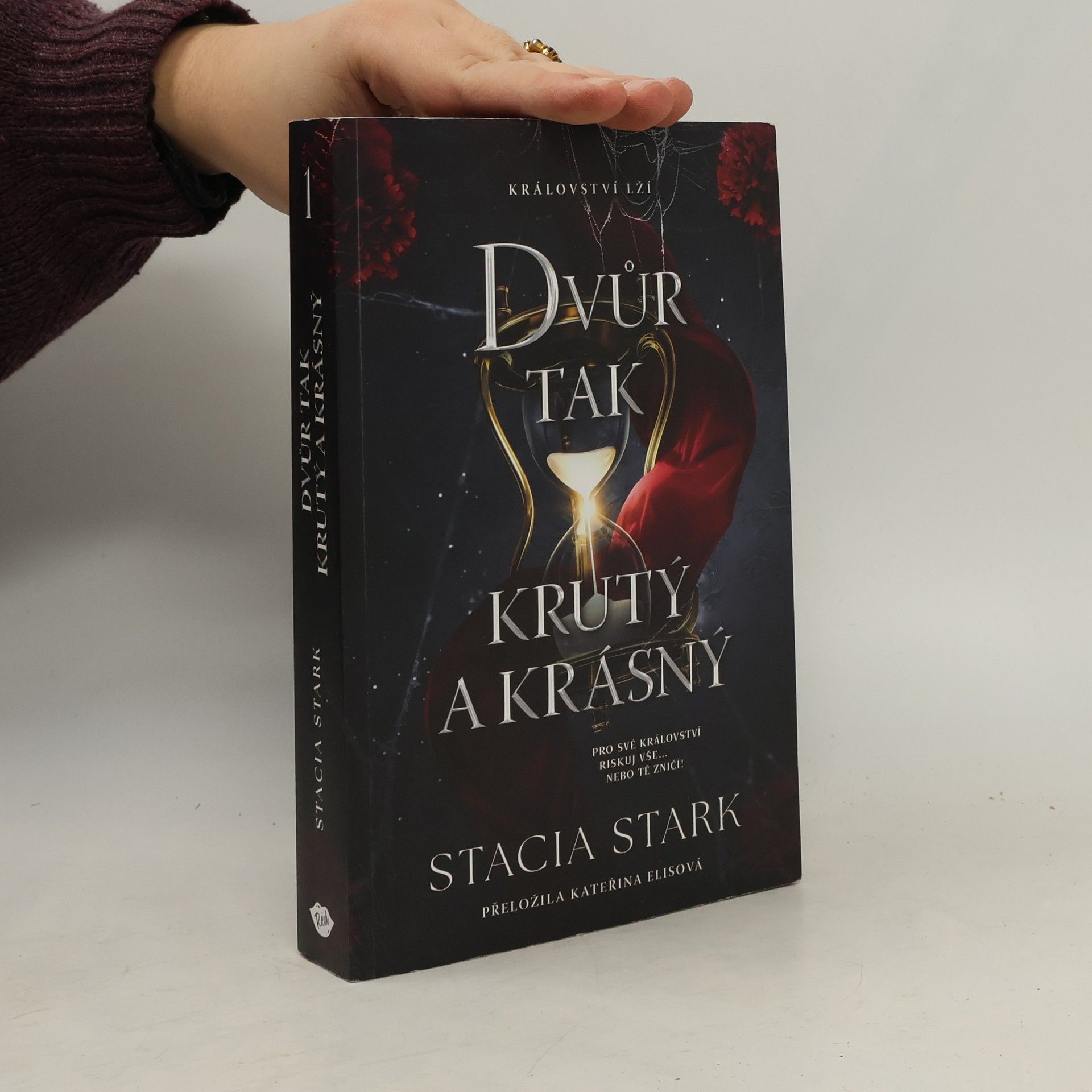 Dvůr tak krutý a krásný