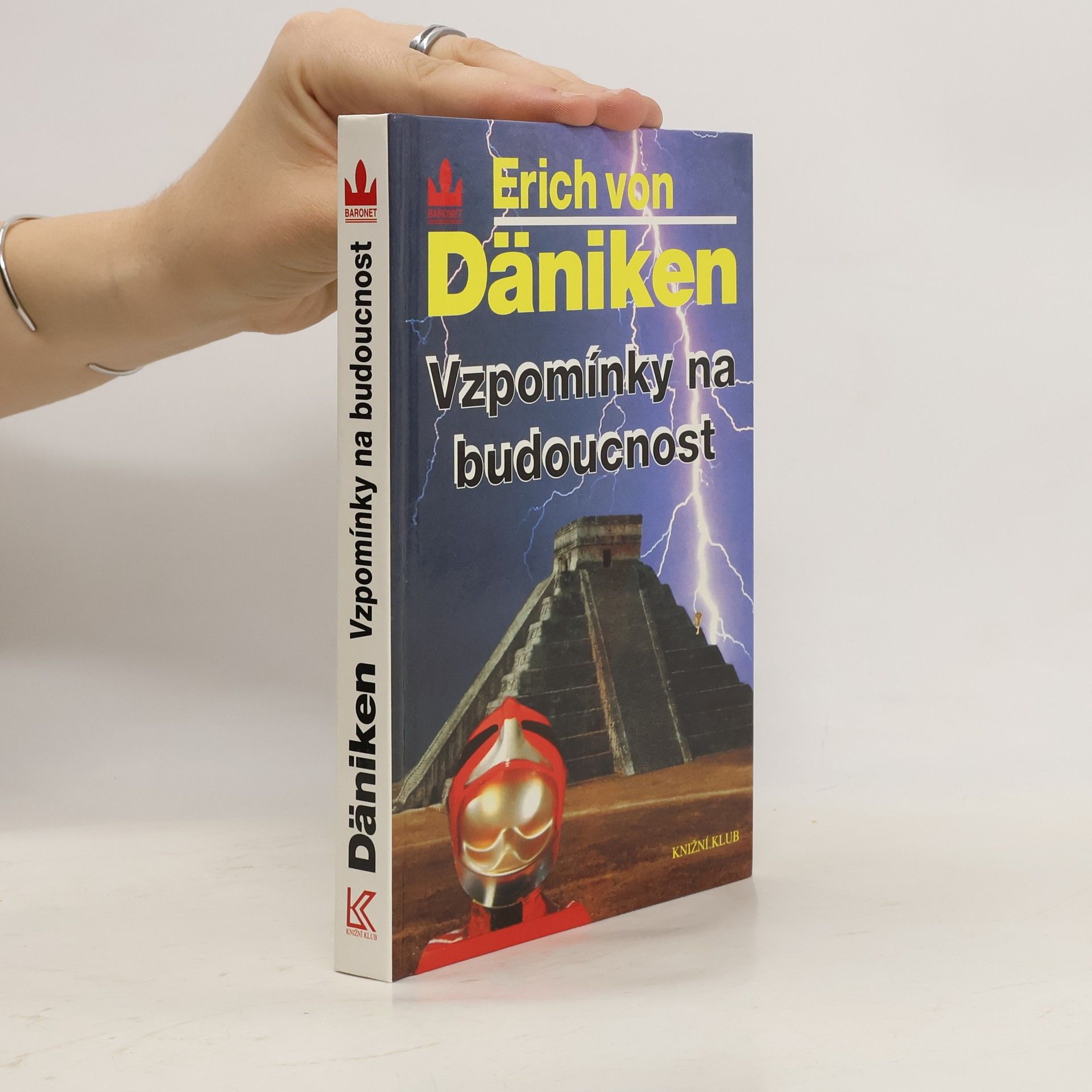 Erich von Däniken Vzpomínky na budoucnost