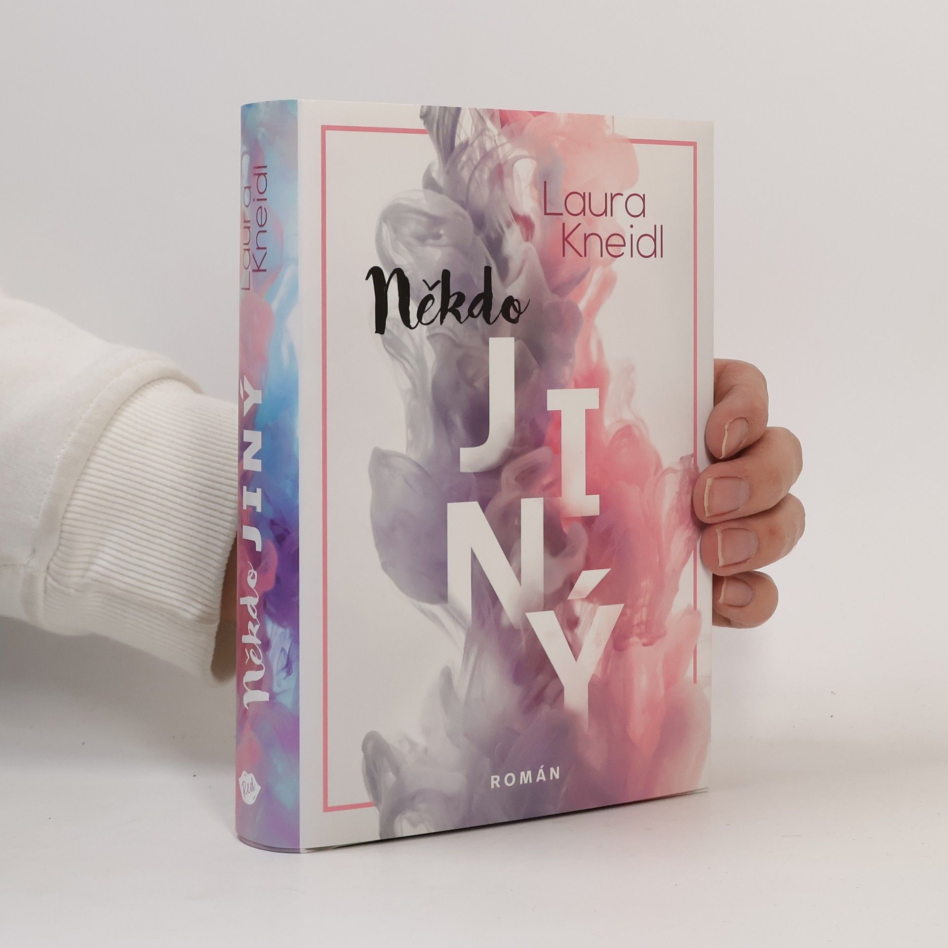 Laura Kneidl Někdo jiný