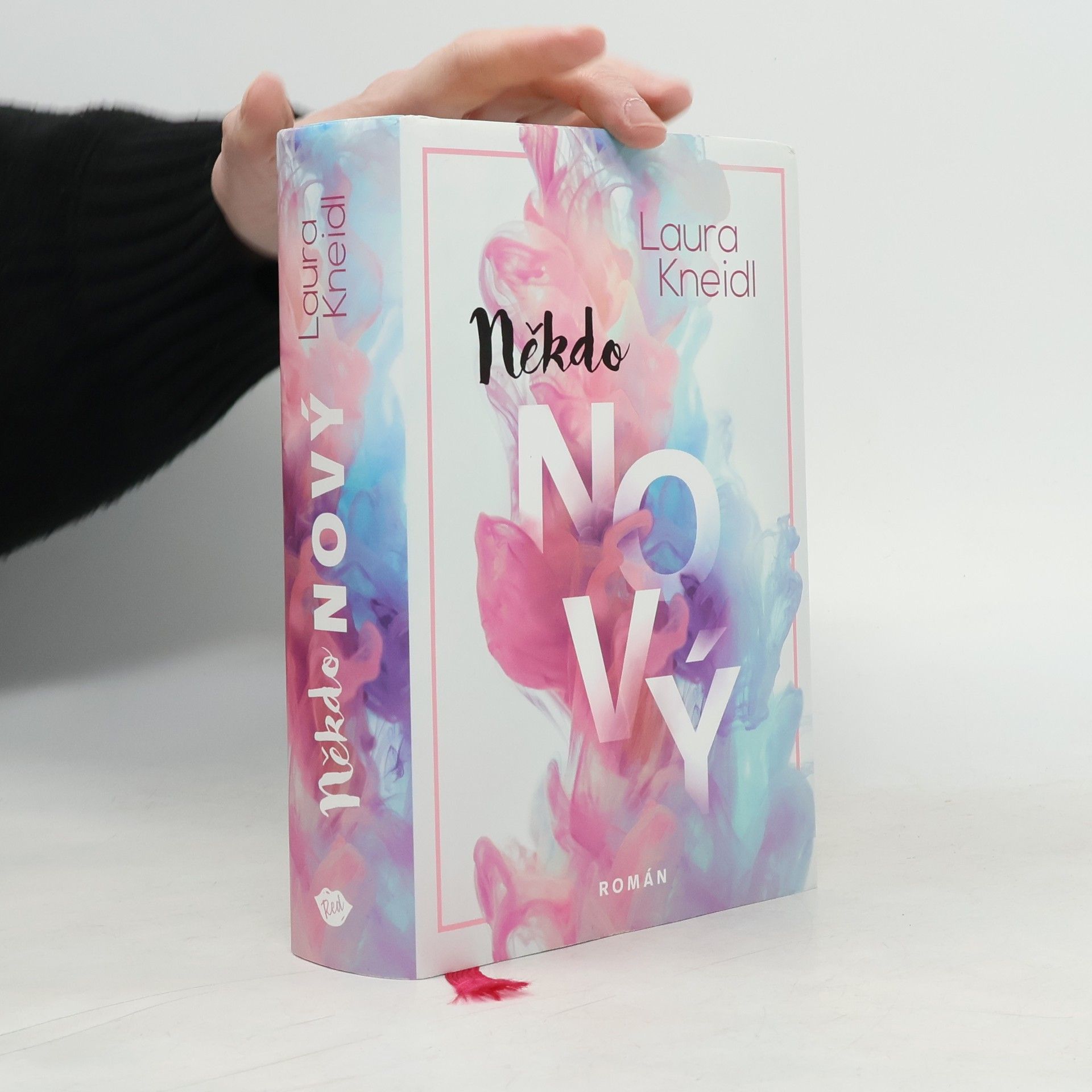 Laura Kneidl Někdo nový