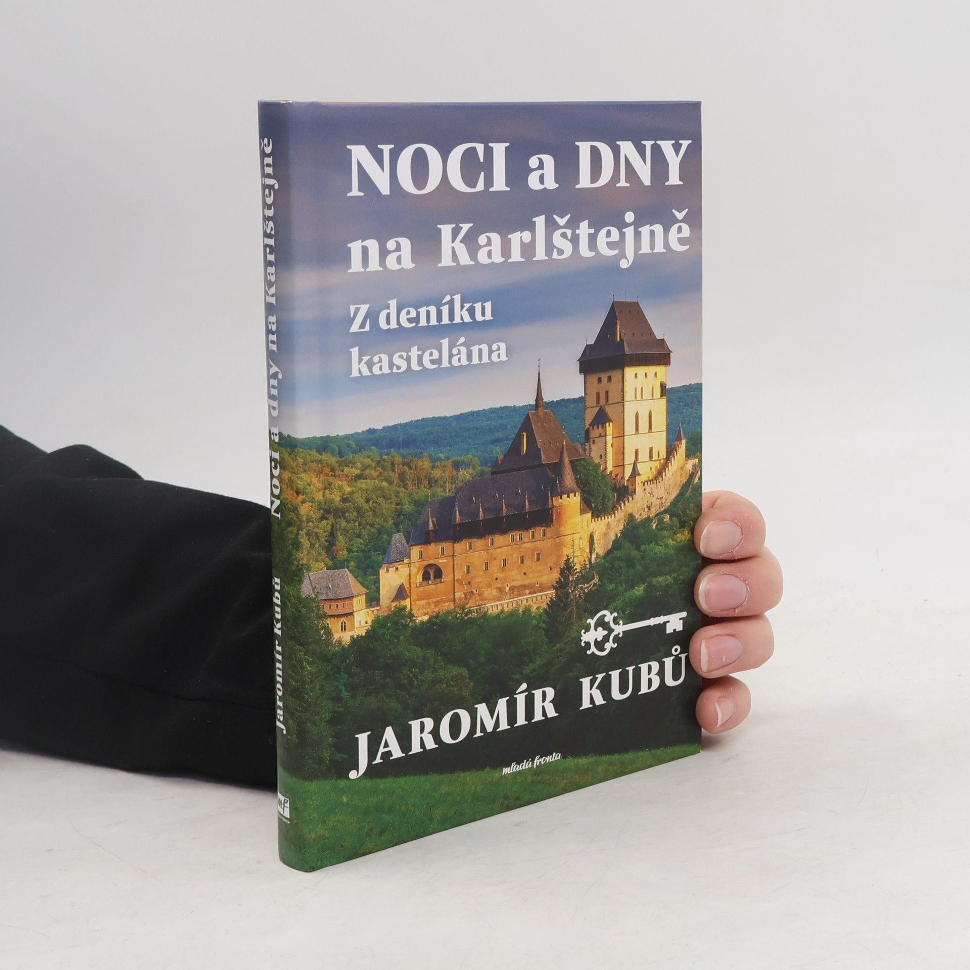 Jaromír Kubů Noci a dny na Karlštejně : z deníku kastelána