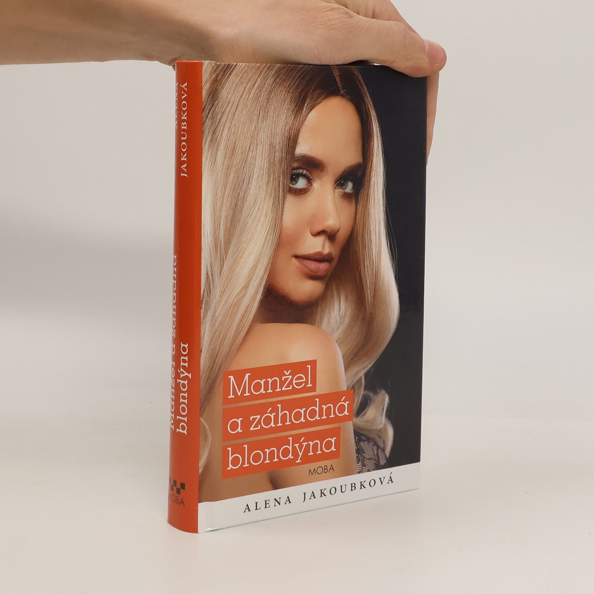 Manžel a záhadná blondýna