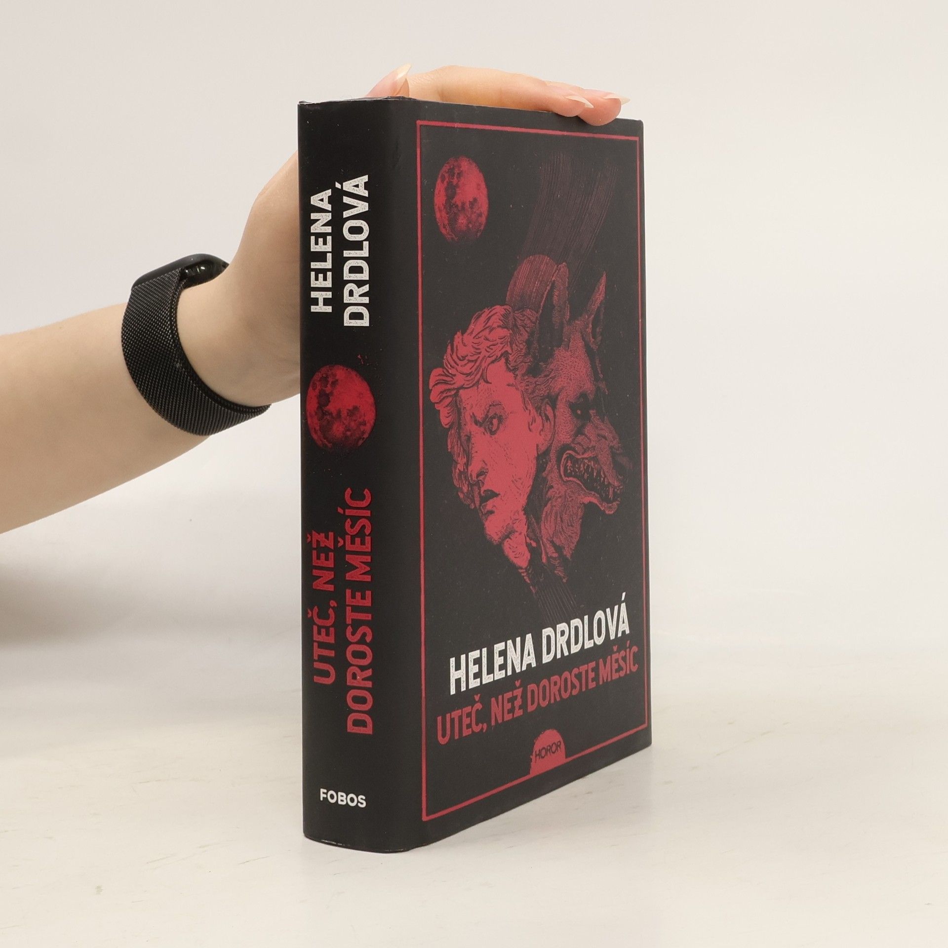Helena Drdlová Uteč, než doroste měsíc