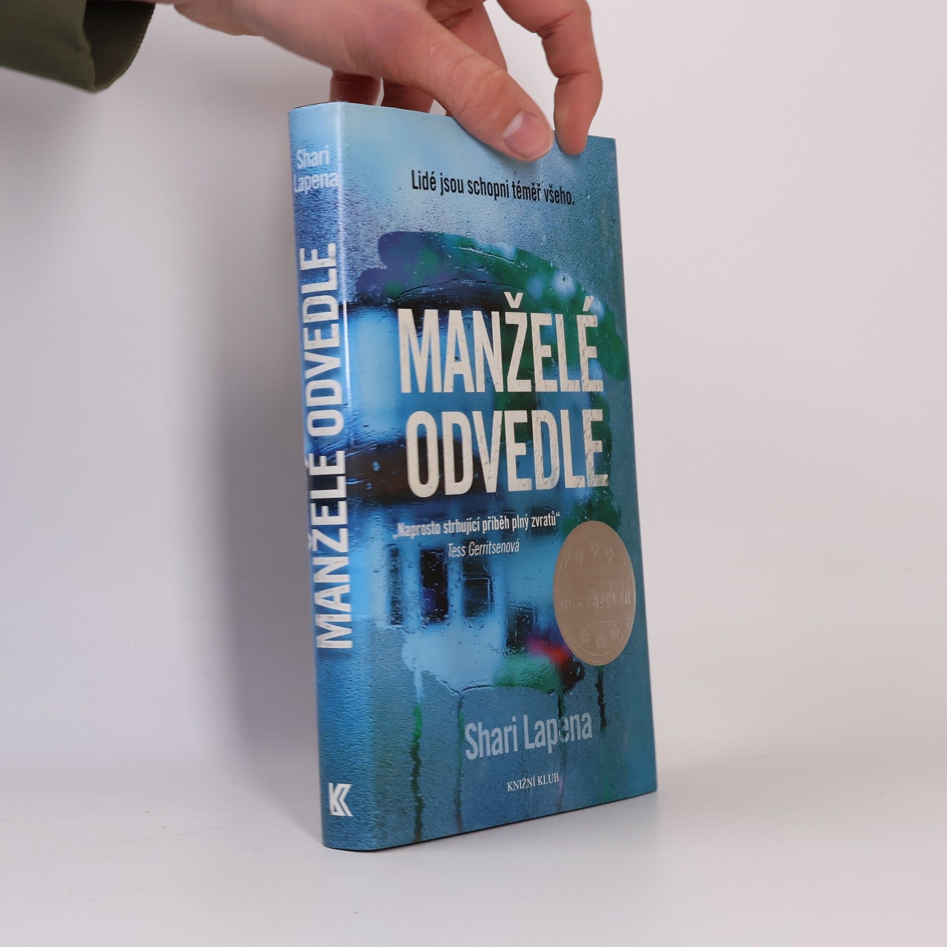 Shari Lapenová Manželé odvedle