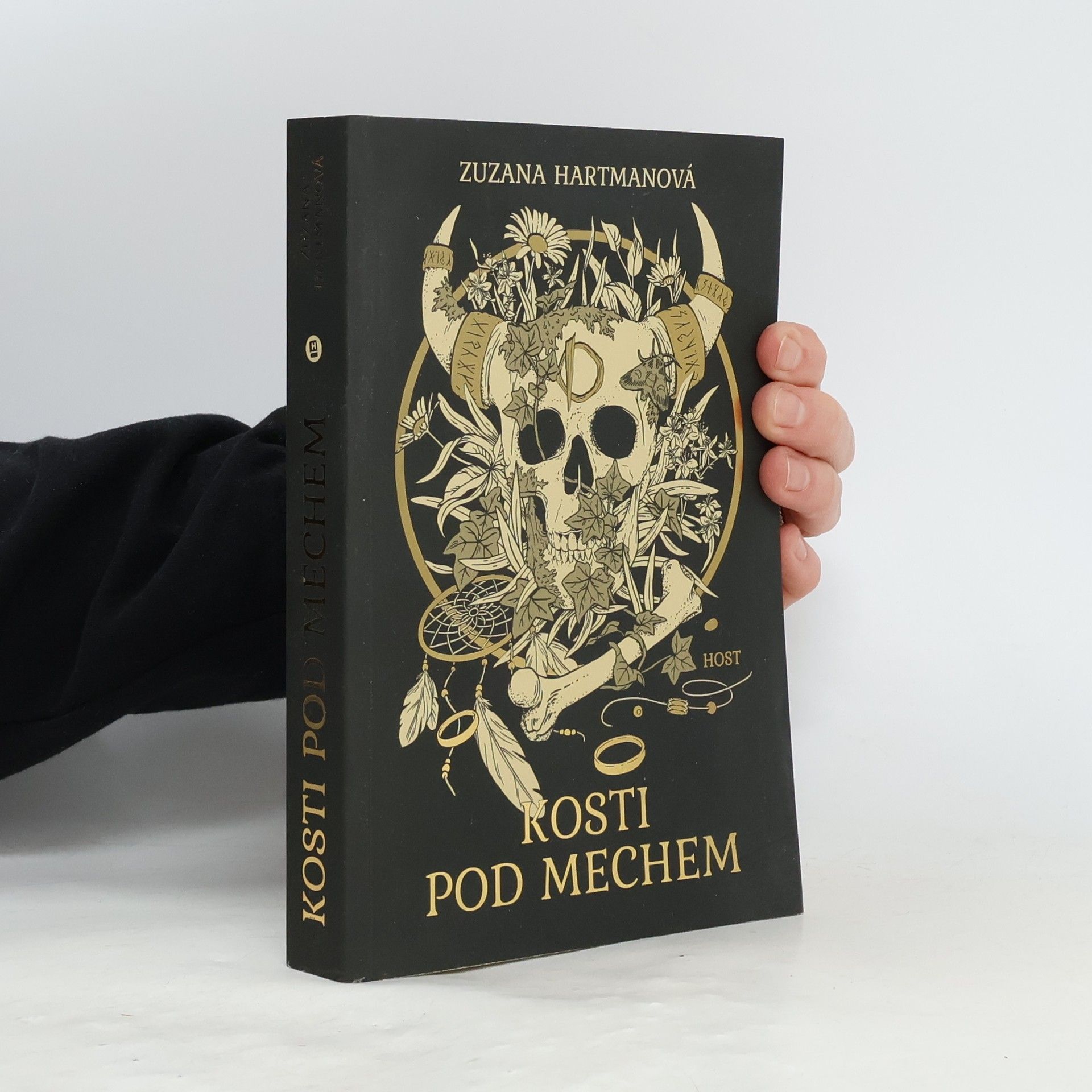 Zuzana Hartmanová Kosti pod mechem