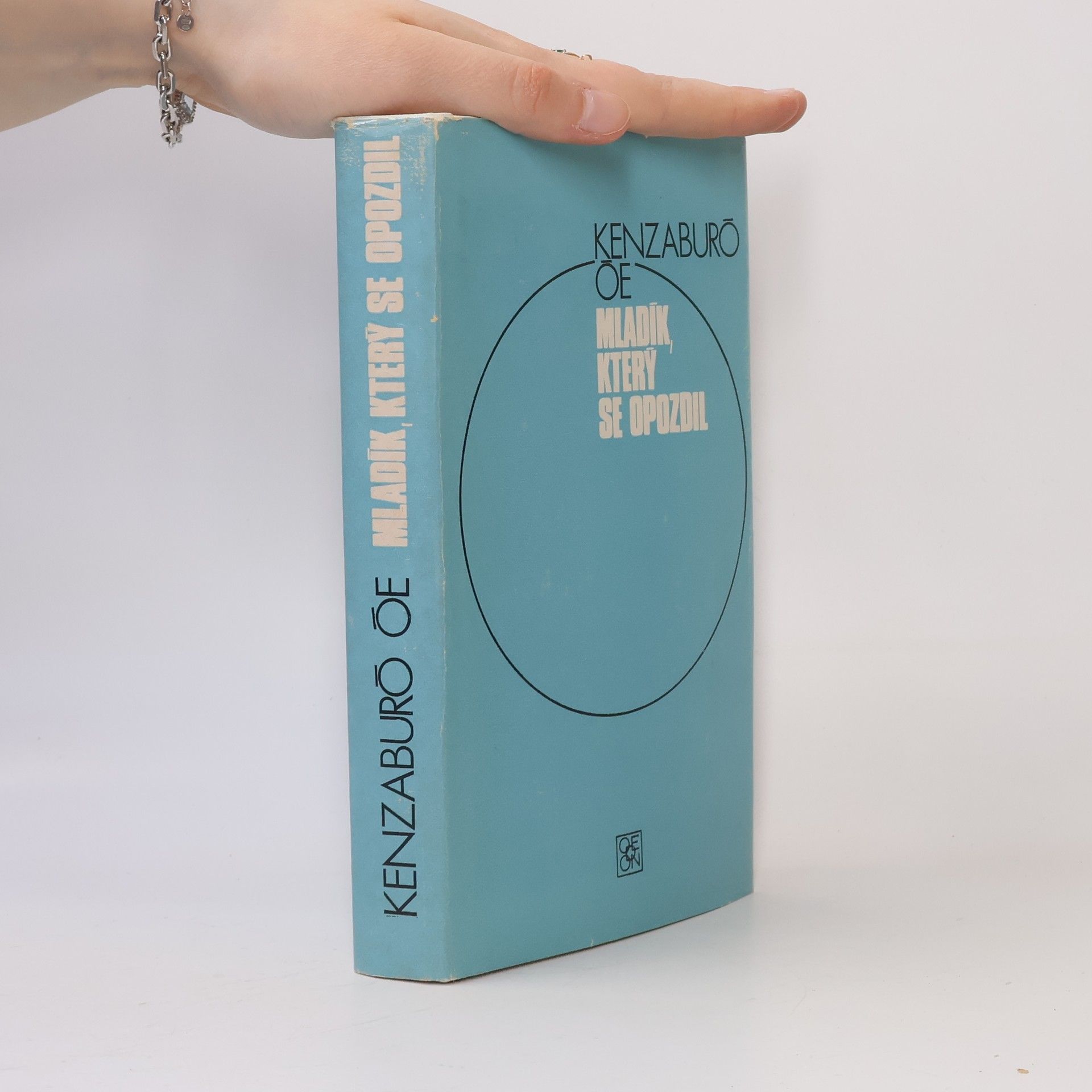 Kenzaburó Óe Mladík, který se opozdil