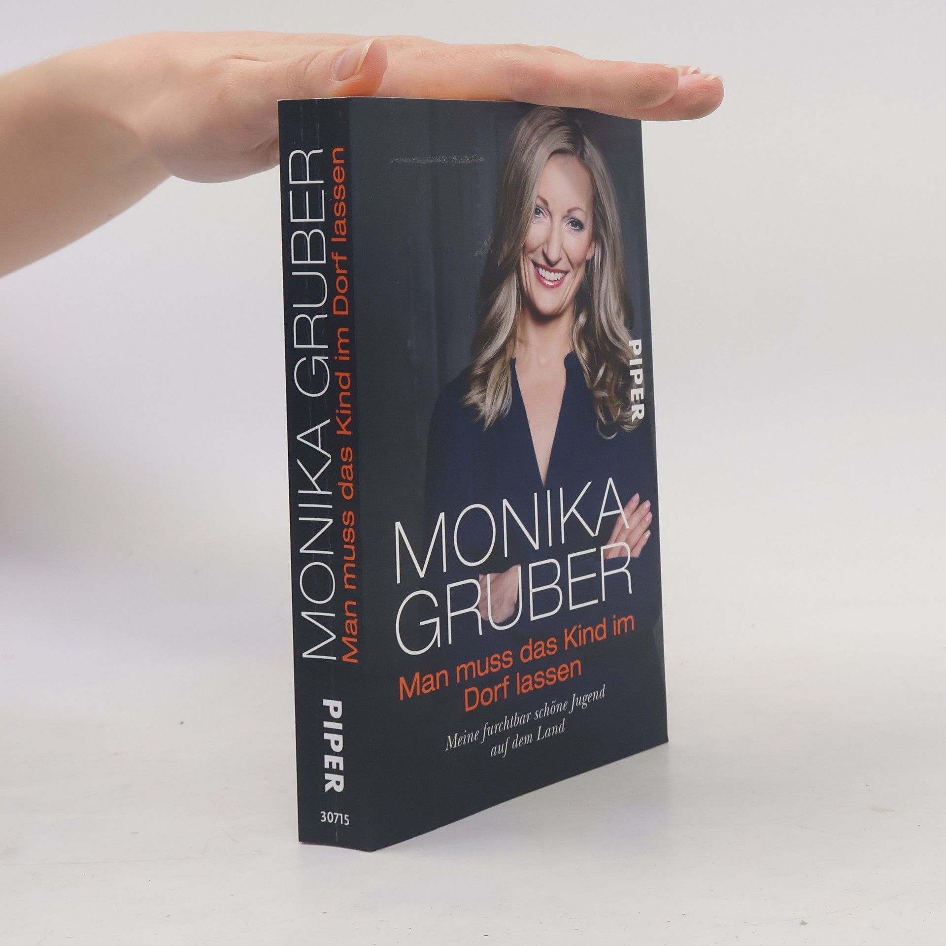 Monika Gruber Man muss das Kind im Dorf lassen