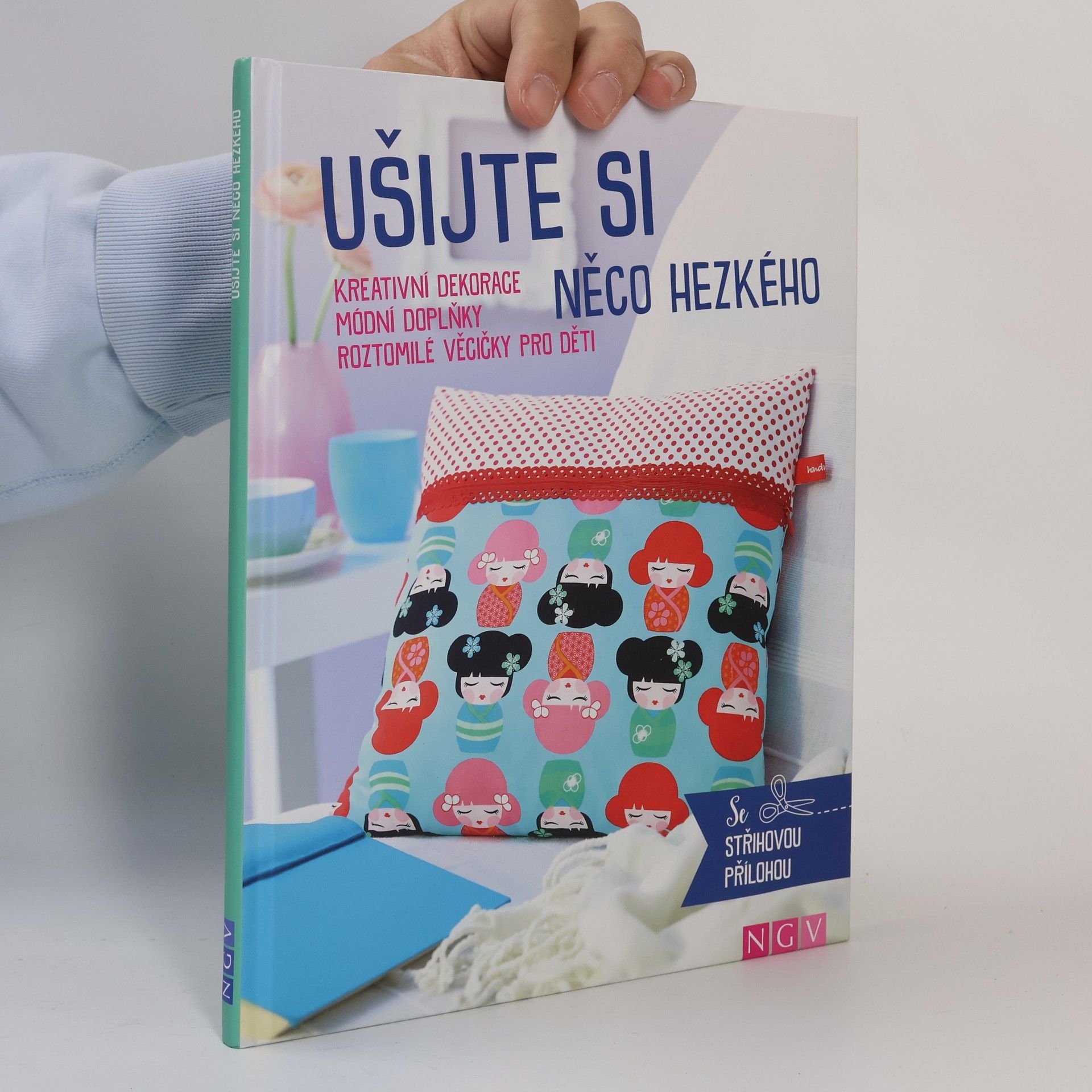 Various authors Ušijte si něco hezkého