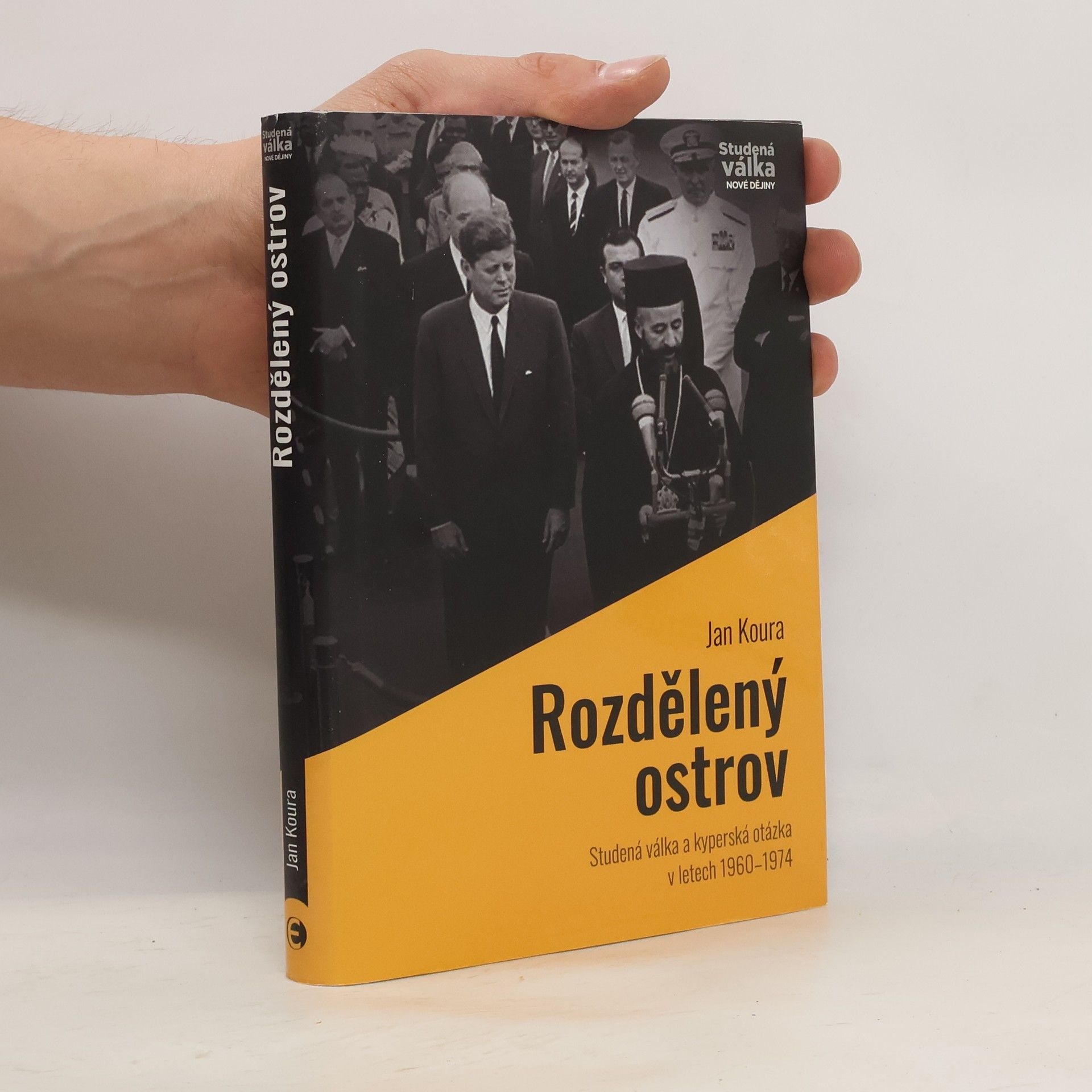 Jan Koura Rozdělený ostrov, Studená válka a kyperská otázka v letech 1960-1974