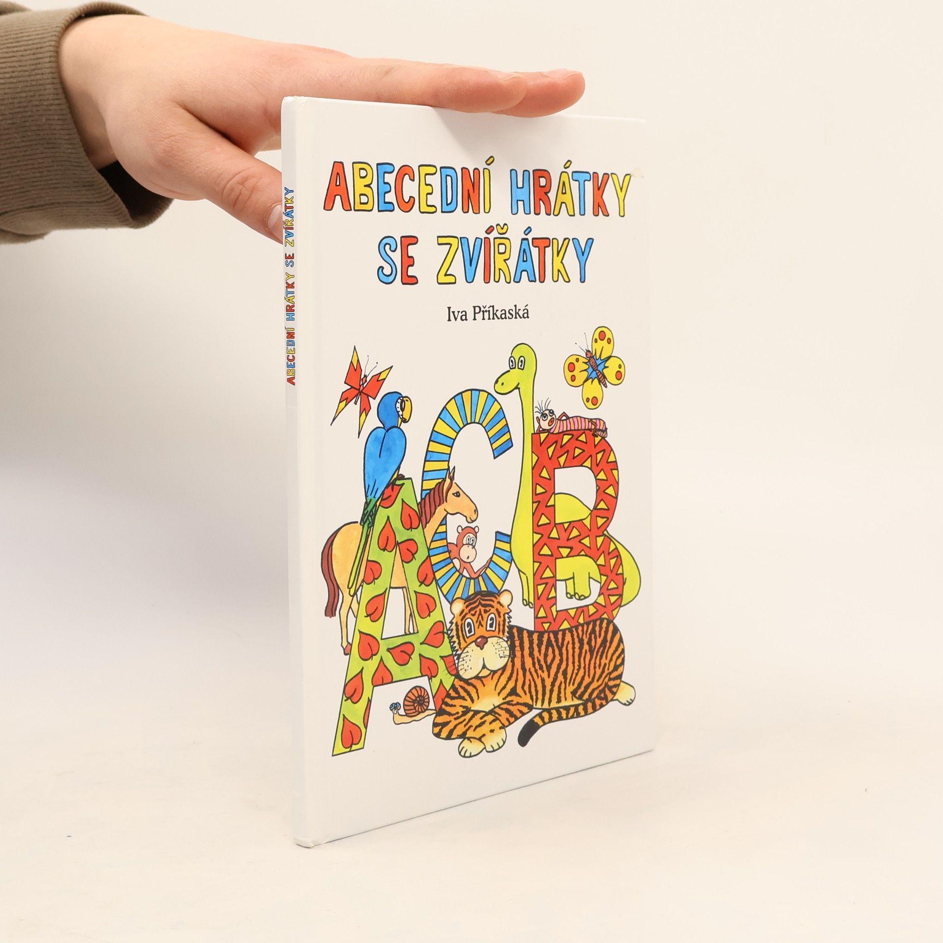 Iva Příkaská Abecední hrátky se zvířátky