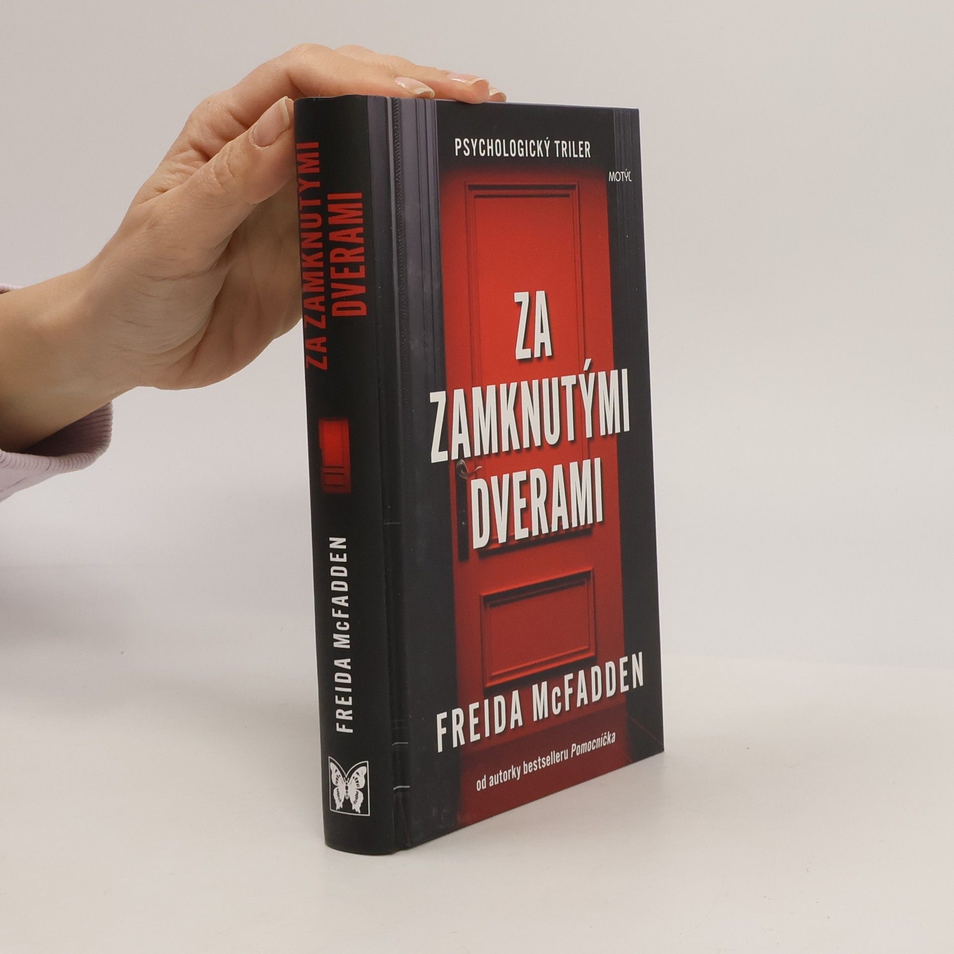 Za zamknutými dverami