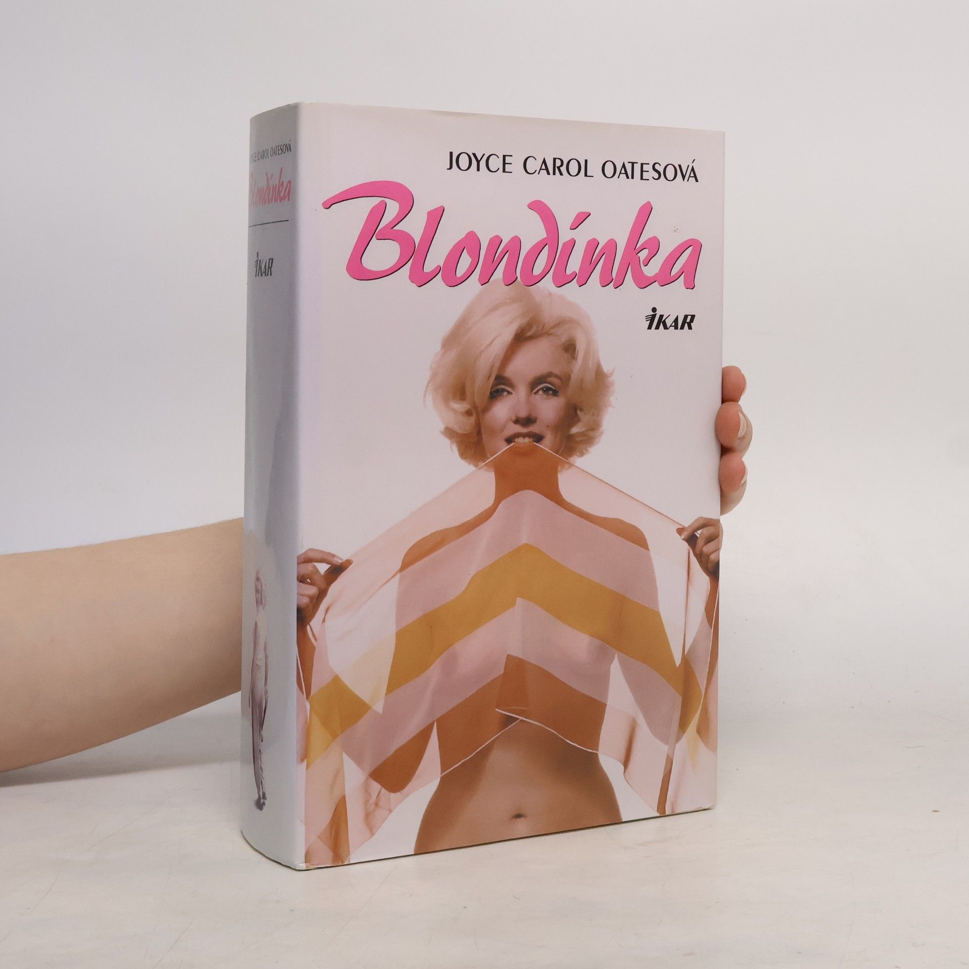 Joyce Carol Oates Blondínka