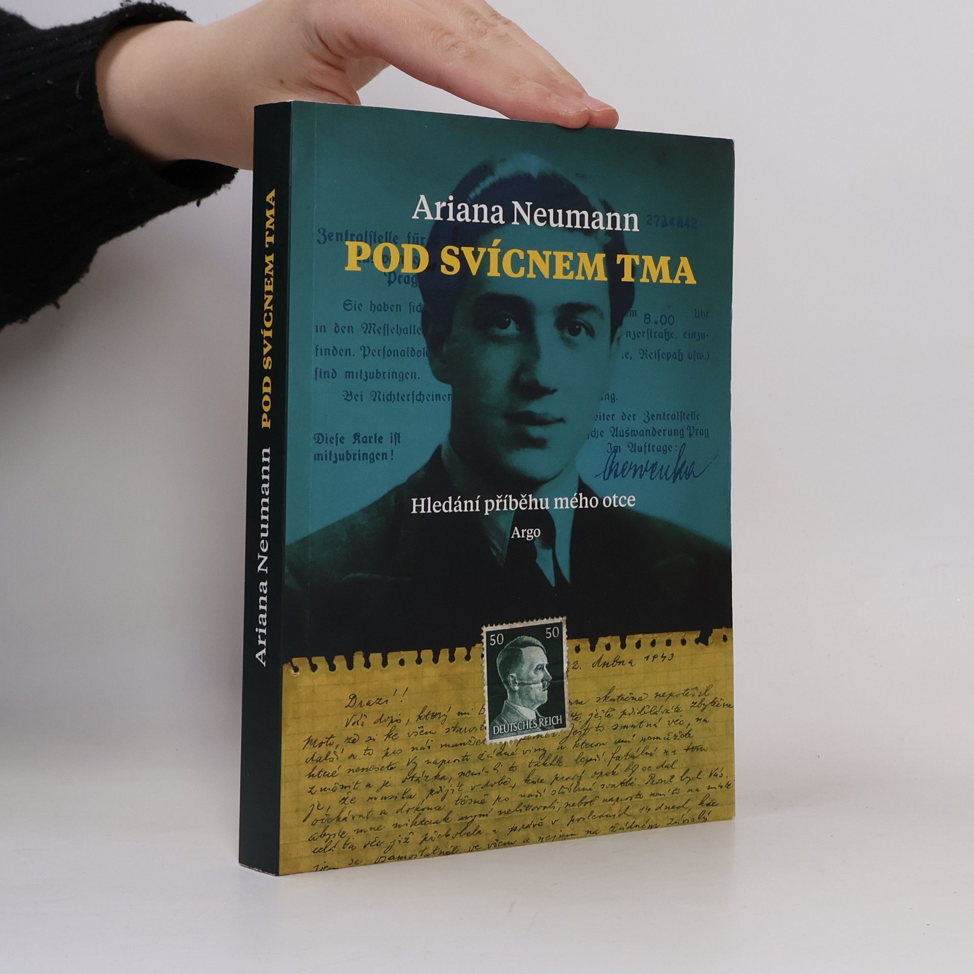 Ariana Neumann Pod svícnem tma