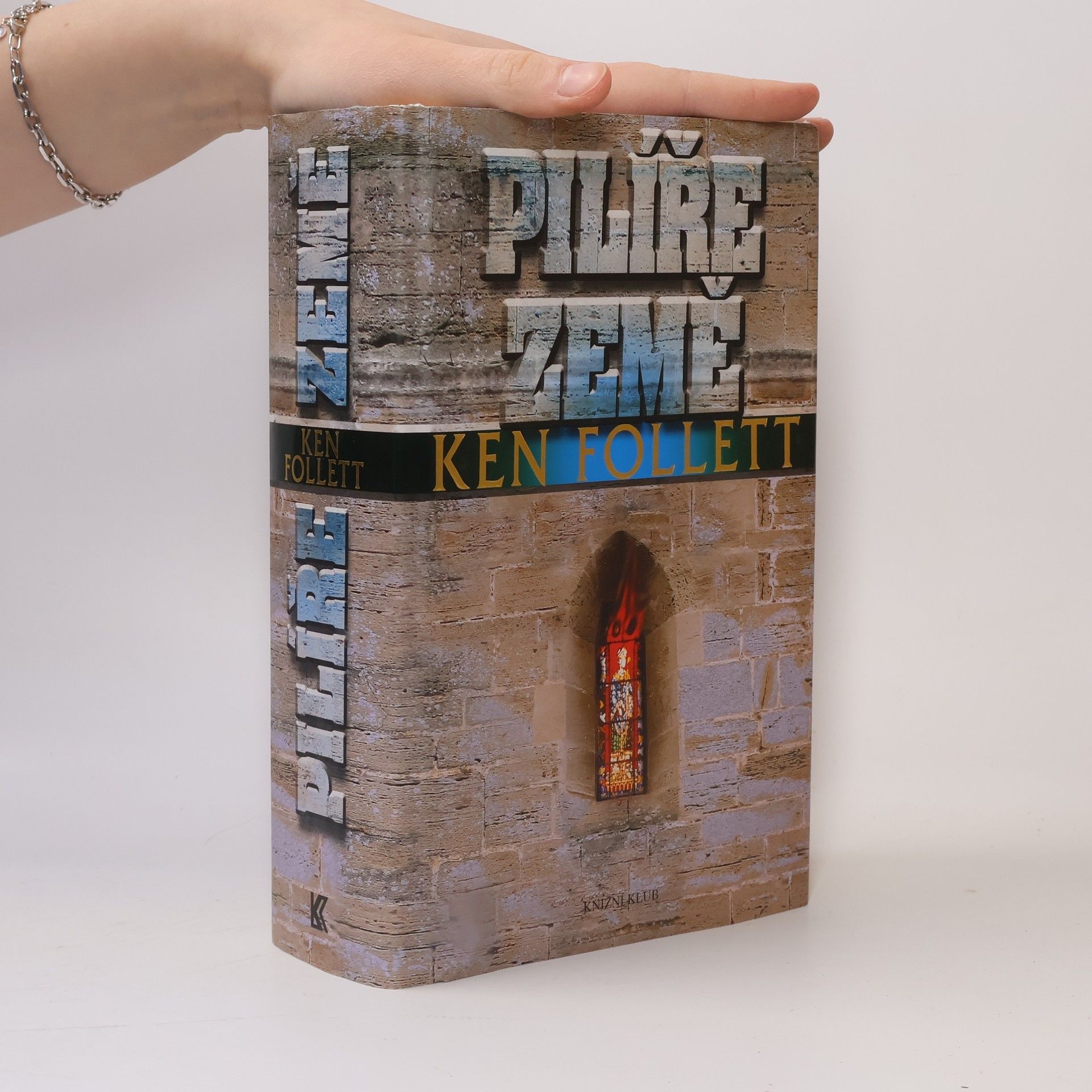 Ken Follett Pilíře země