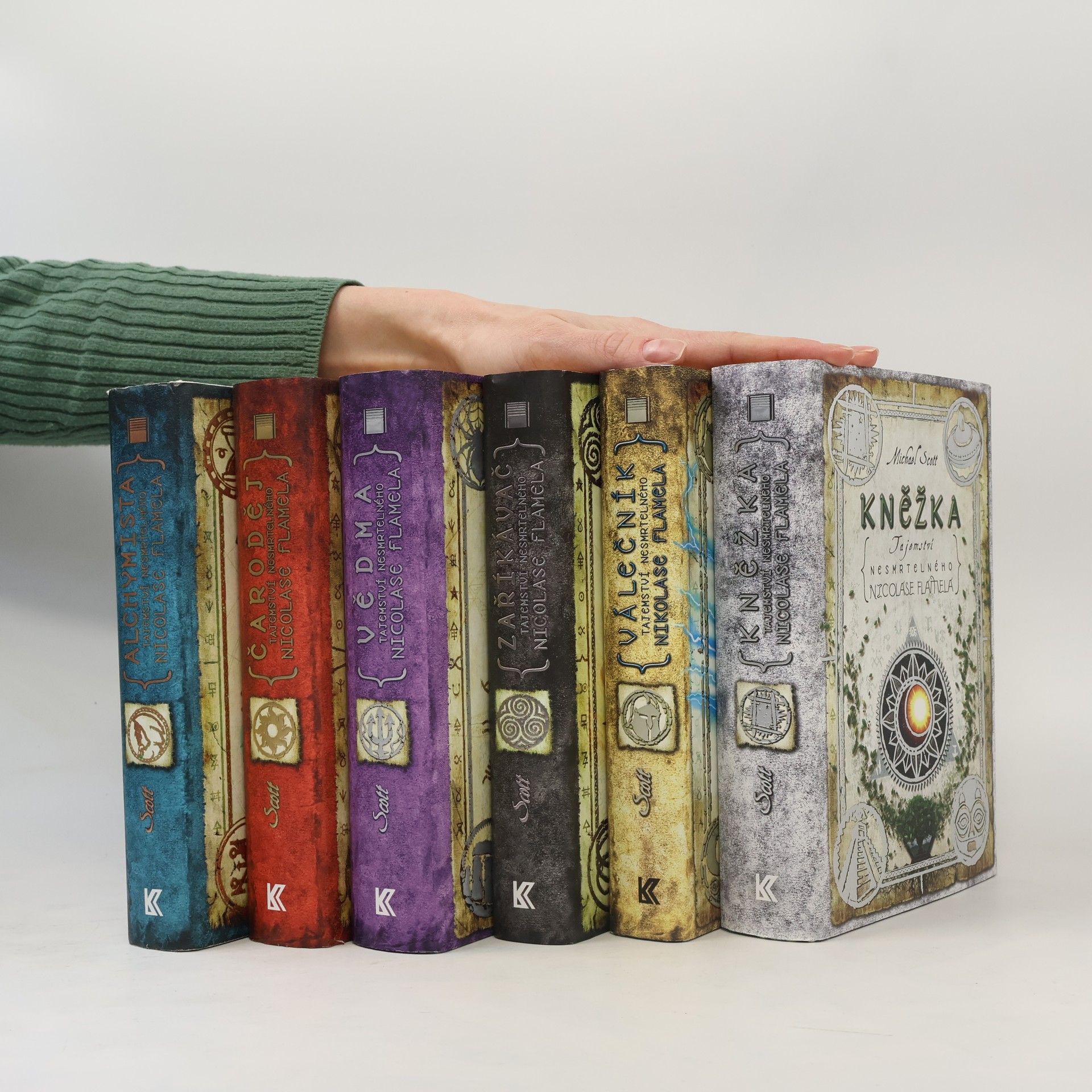 Michael Scott Tajemství nesmrtelného Nicolase Flamela. 1.-6. díl.