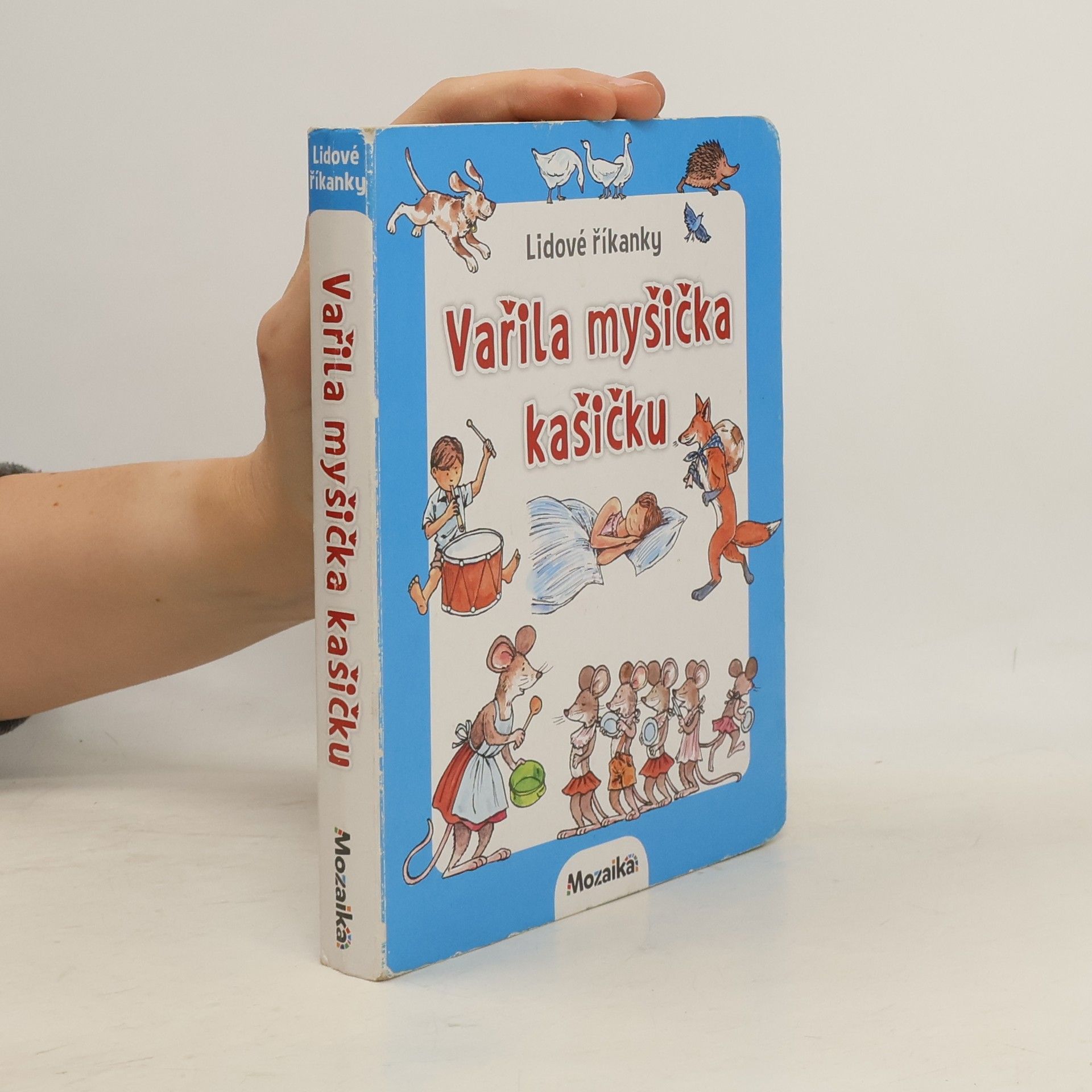 Vařila myšička kašičku