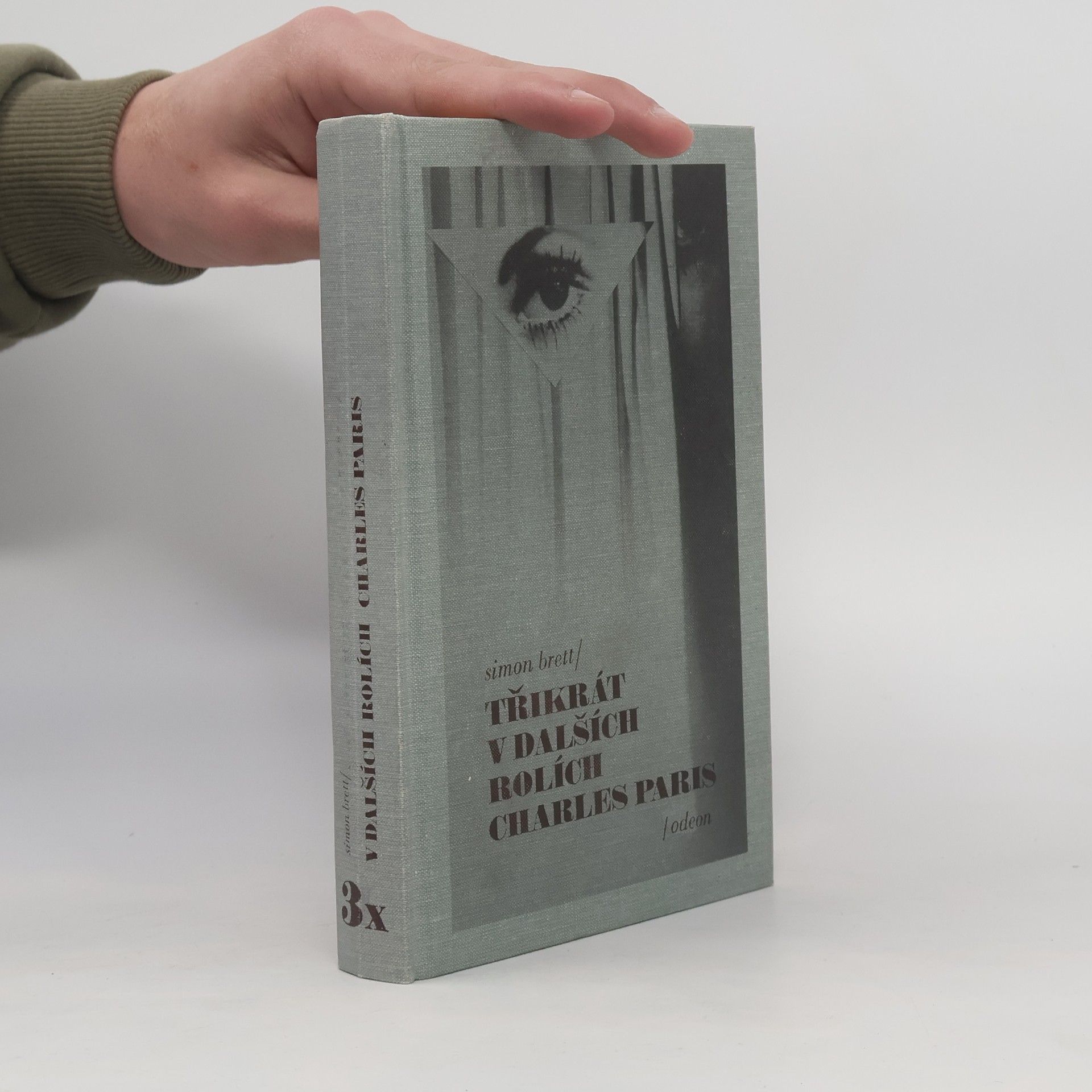 Simon Brett Třikrát v dalších rolích Charles Paris