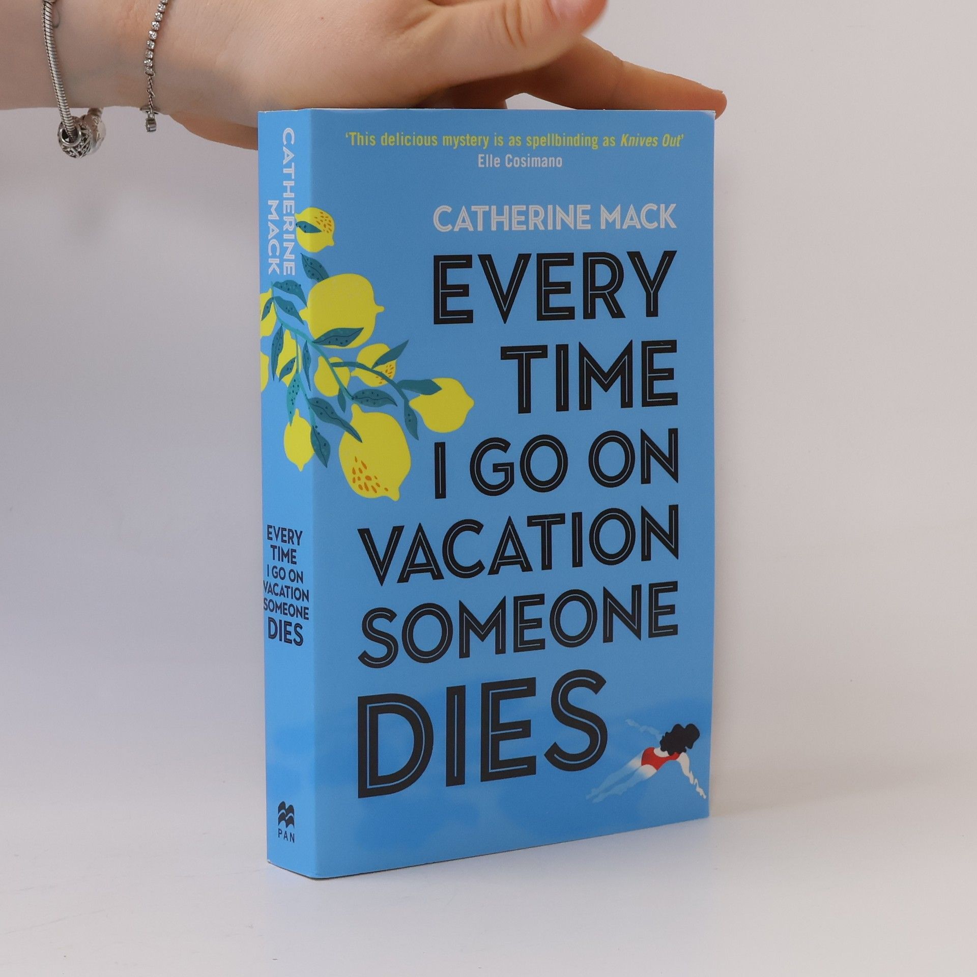 Catherine Mack Vacation Mysteries - 1: Every Time I Go on Vacation, Someone Dies