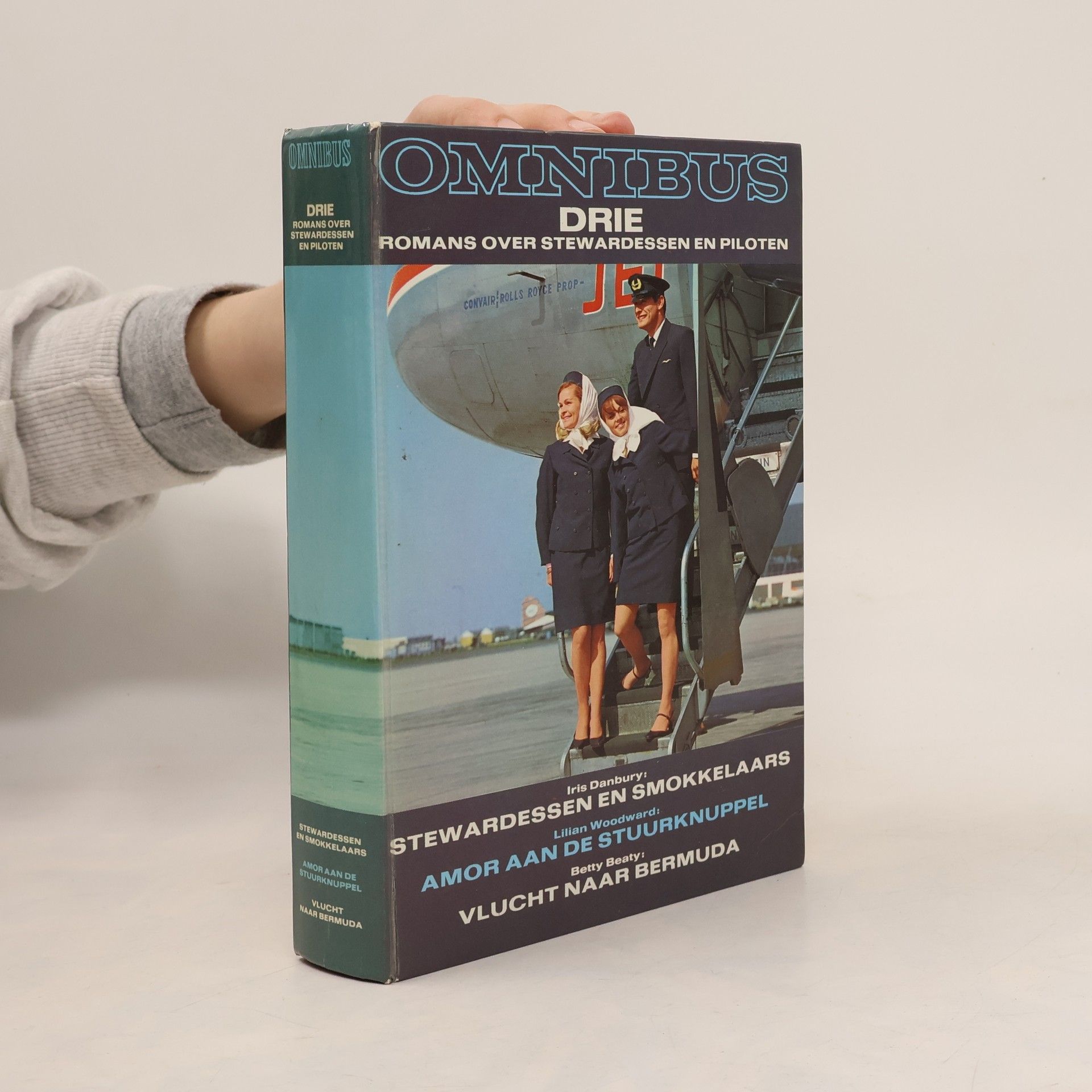 Iris Danbury Omnibus Drie. Stewardessen en smokkelaars. Amor aan de stuurknuppel. Vlucht naar bermuda