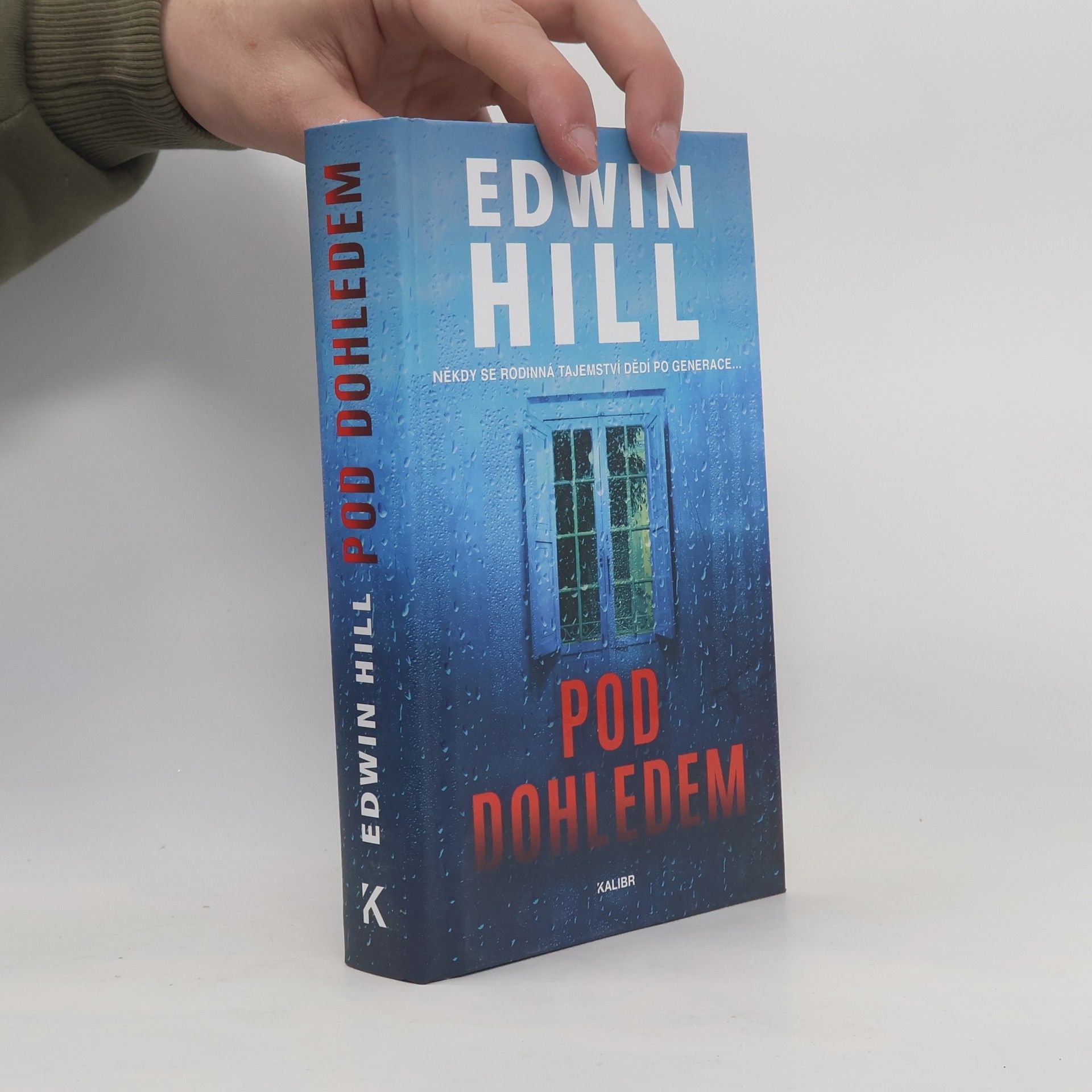 Edwin Hill Pod dohledem