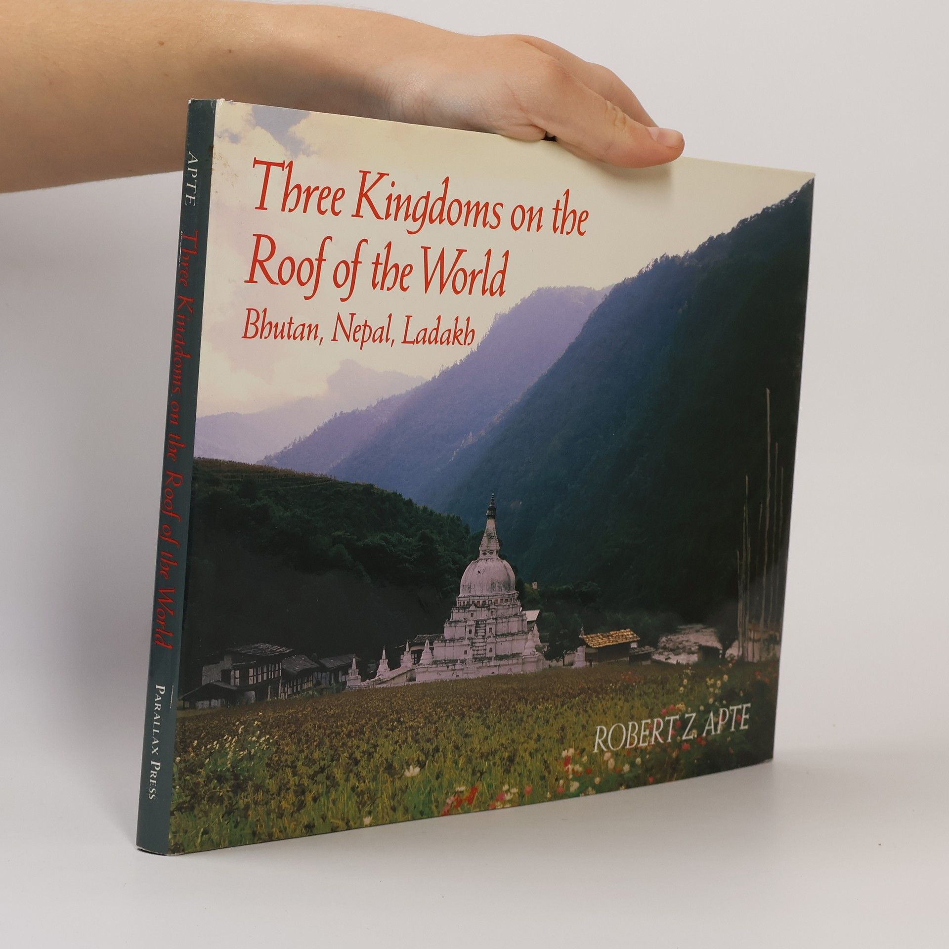 Robert Z. Apte Three Kingdoms on the Roof of the World