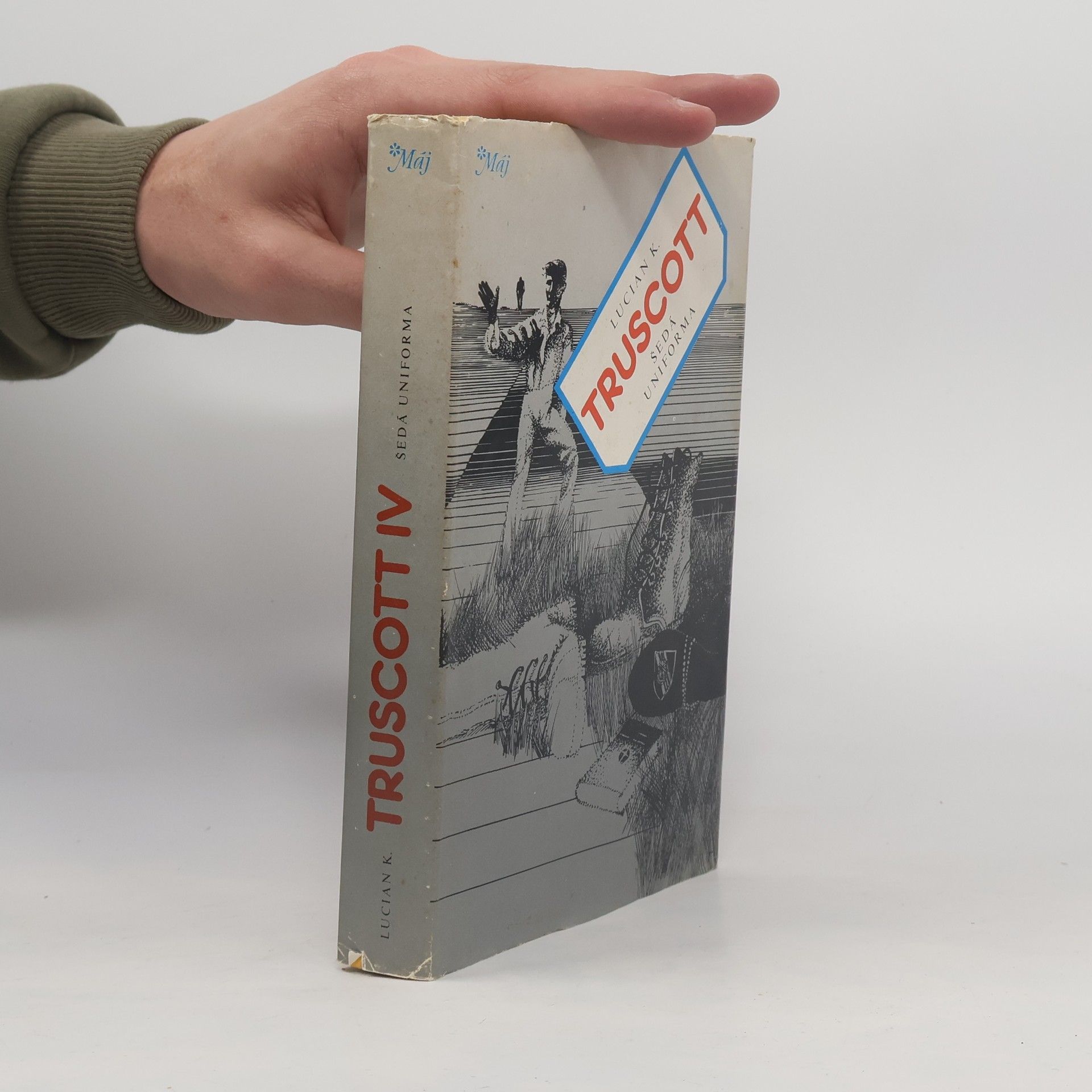 Lucian K. Truscott Šedá uniforma