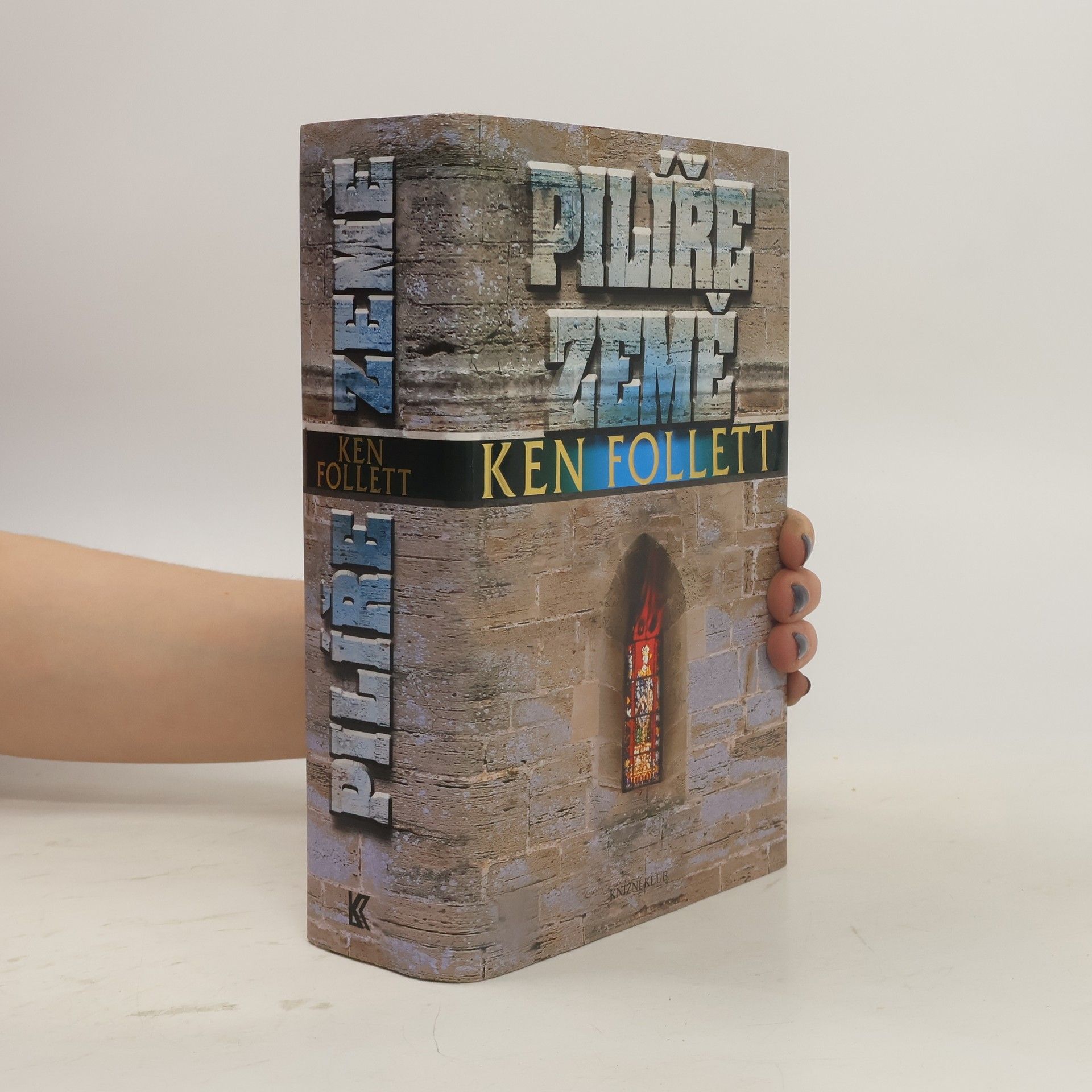 Ken Follett Pilíře země