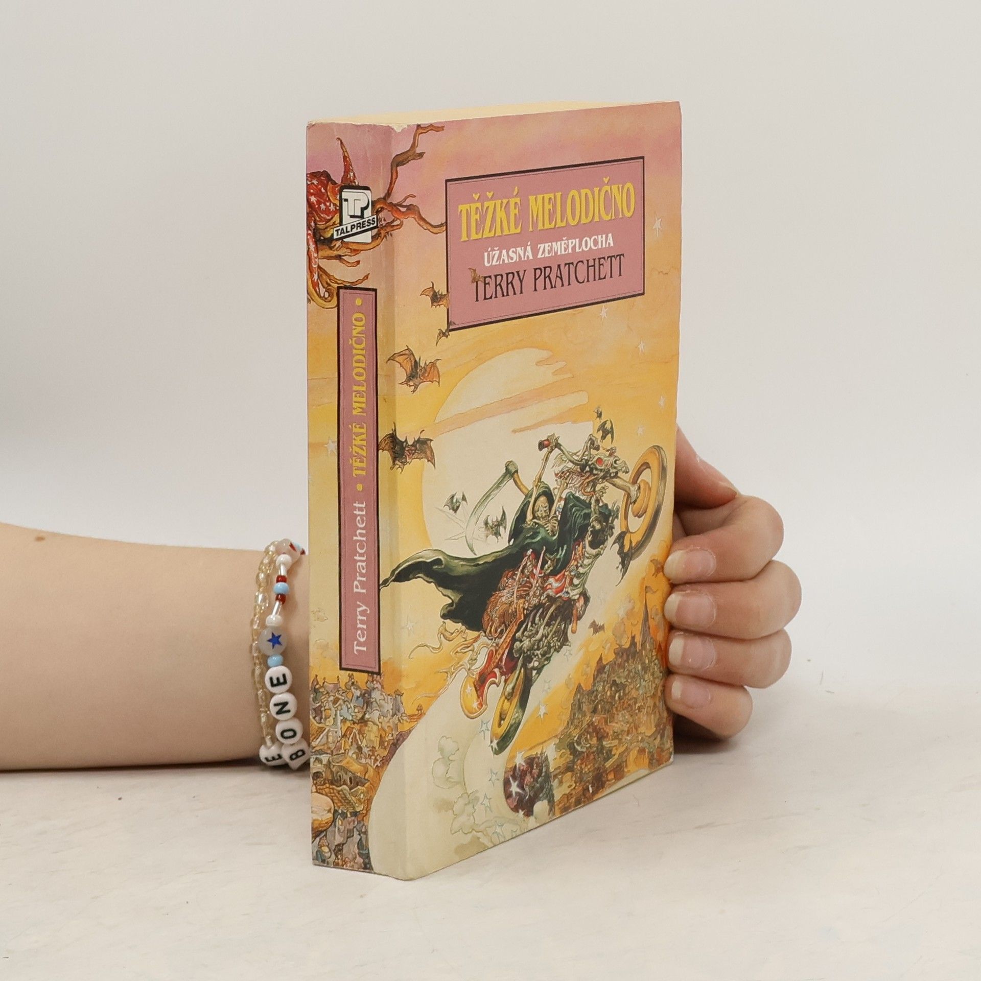 Terry Pratchett Těžké melodično