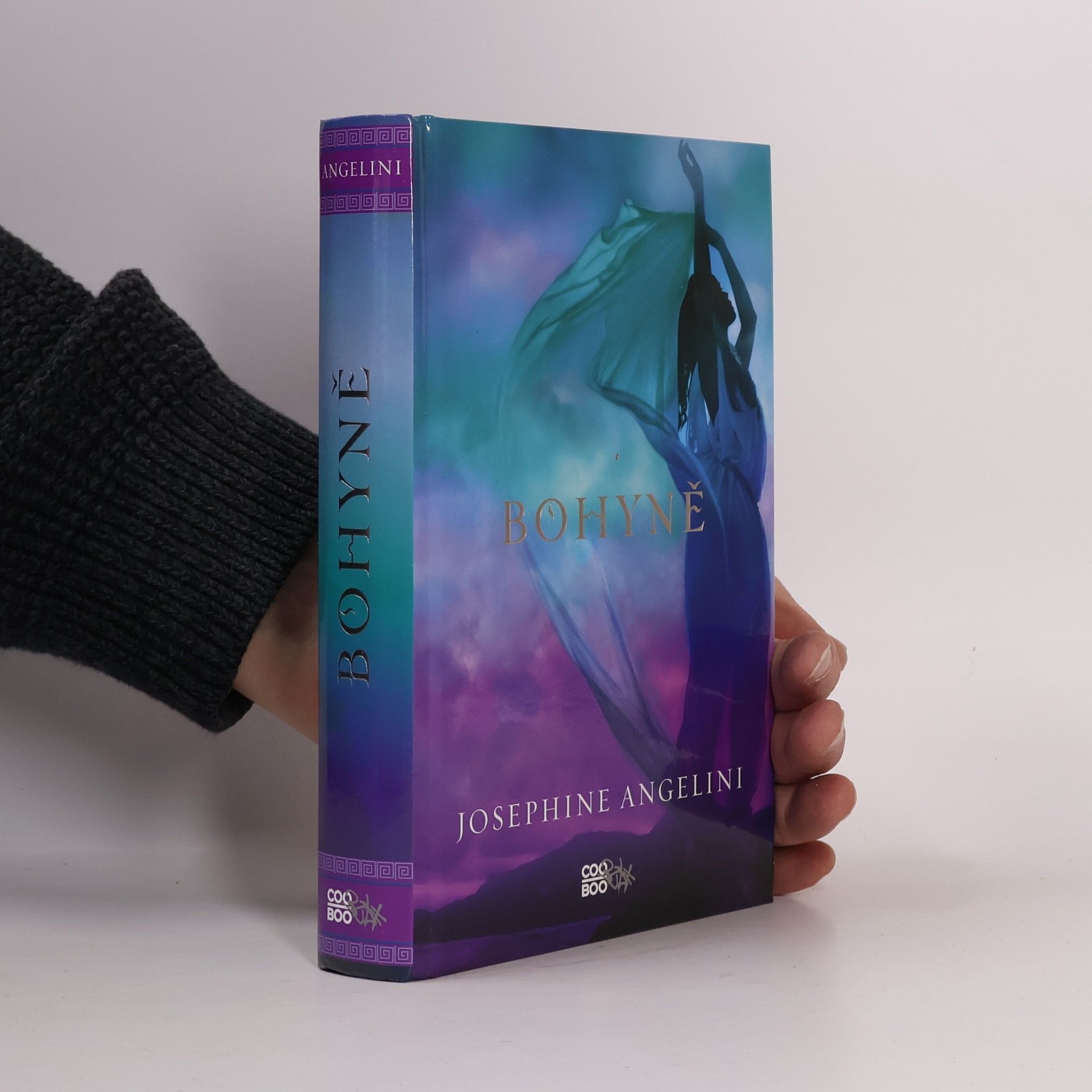 Josephine Angelini Bohyně