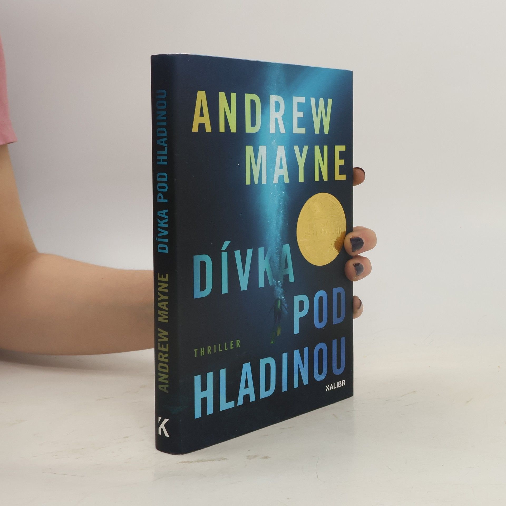 Andrew Mayne Dívka pod hladinou