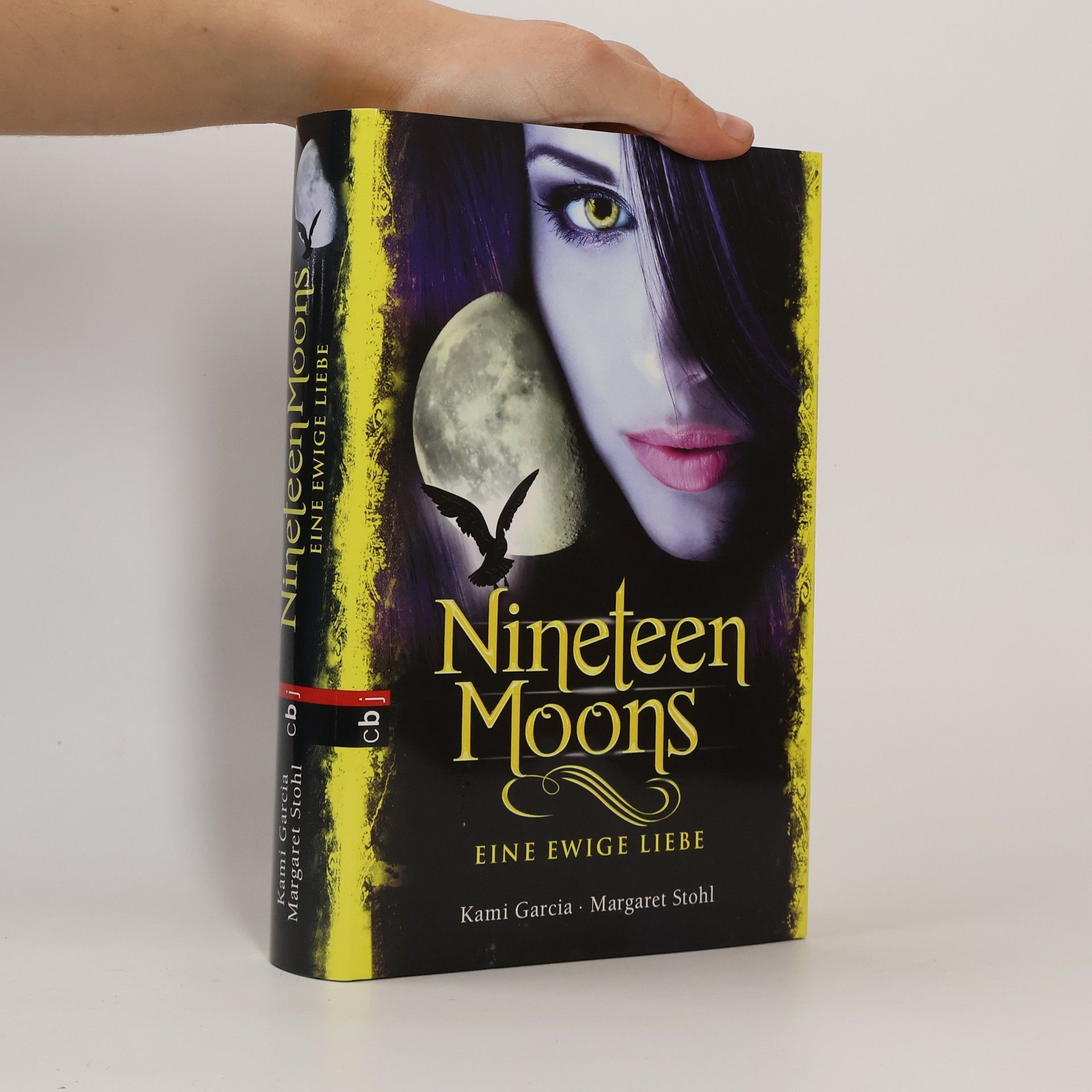 Kami Garcia Nineteen moons