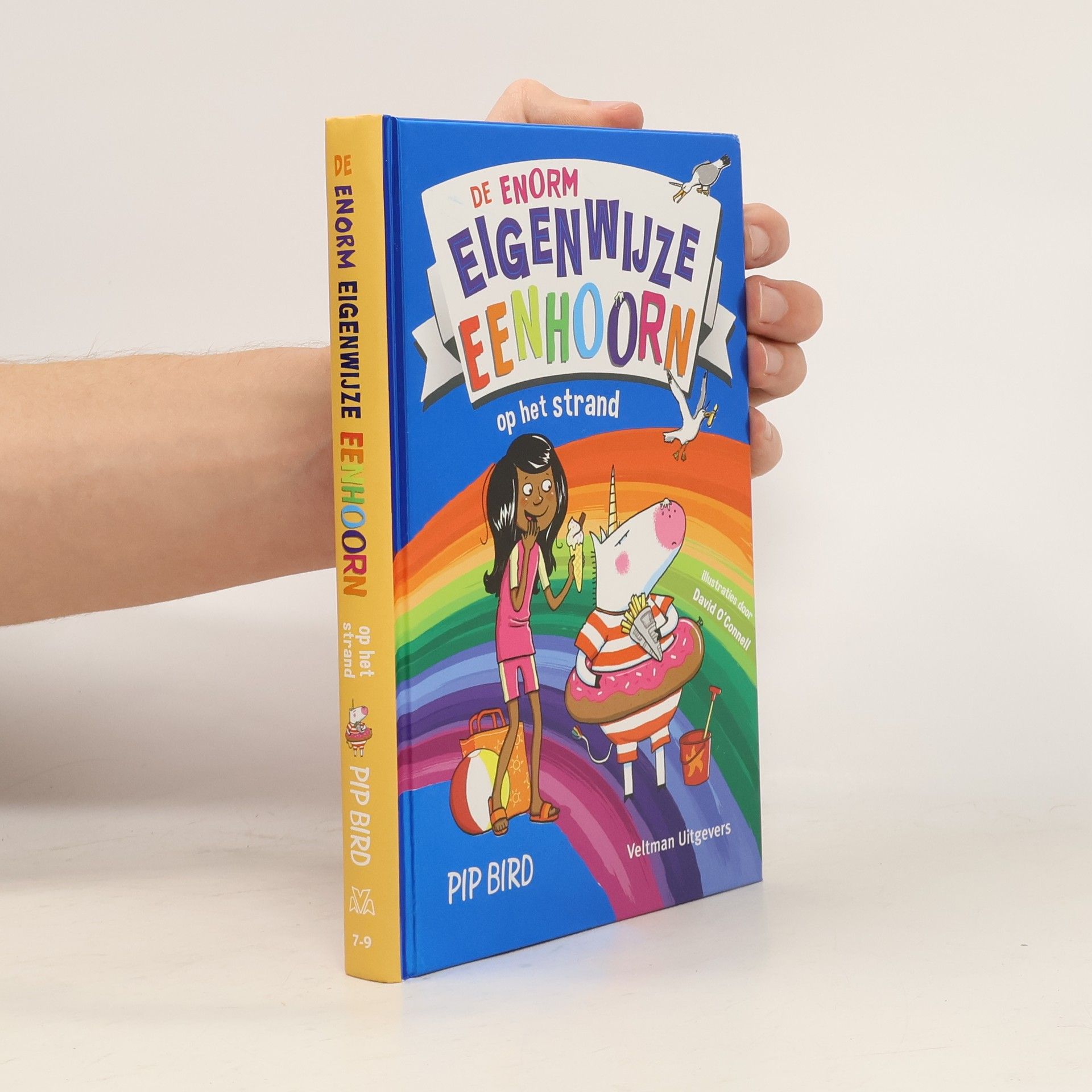 De enorm eigenwijze eenhoorn op het strand