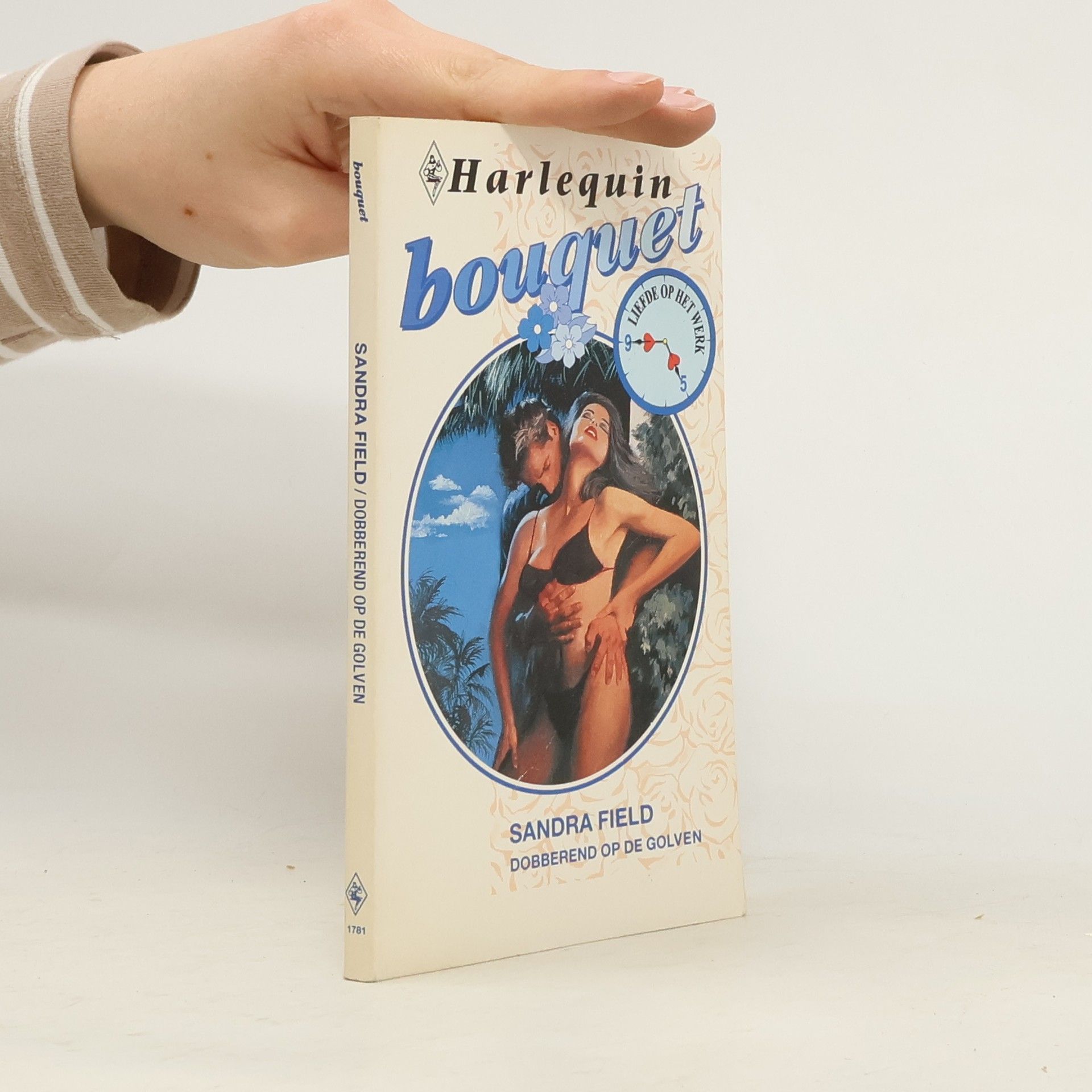 Sandra Field Dobberend op de golven