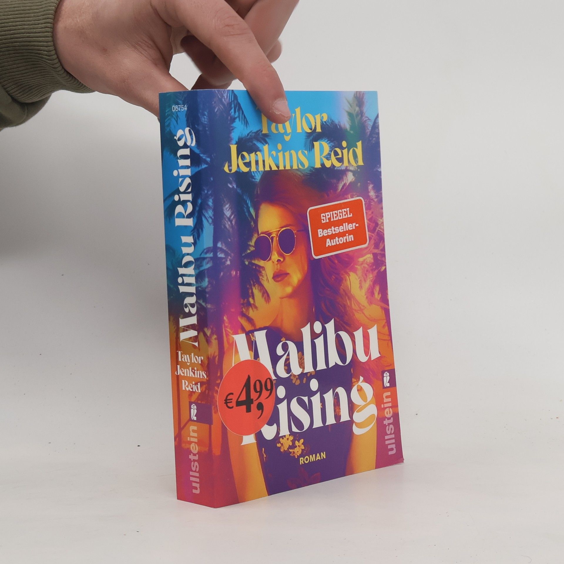 Taylor Jenkins Reid Malibu Rising