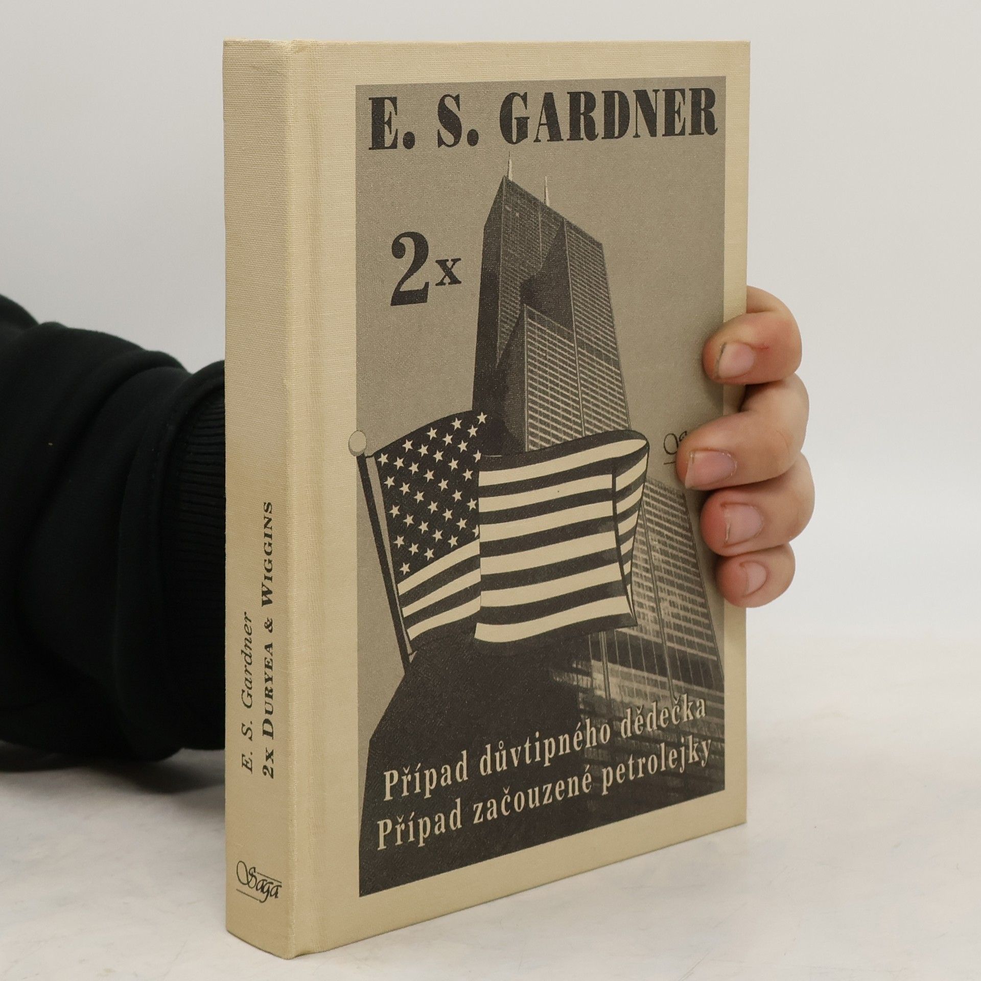 Erle Stanley Gardner Případ důvtipného dědečka / Případ začouzené petrolejky
