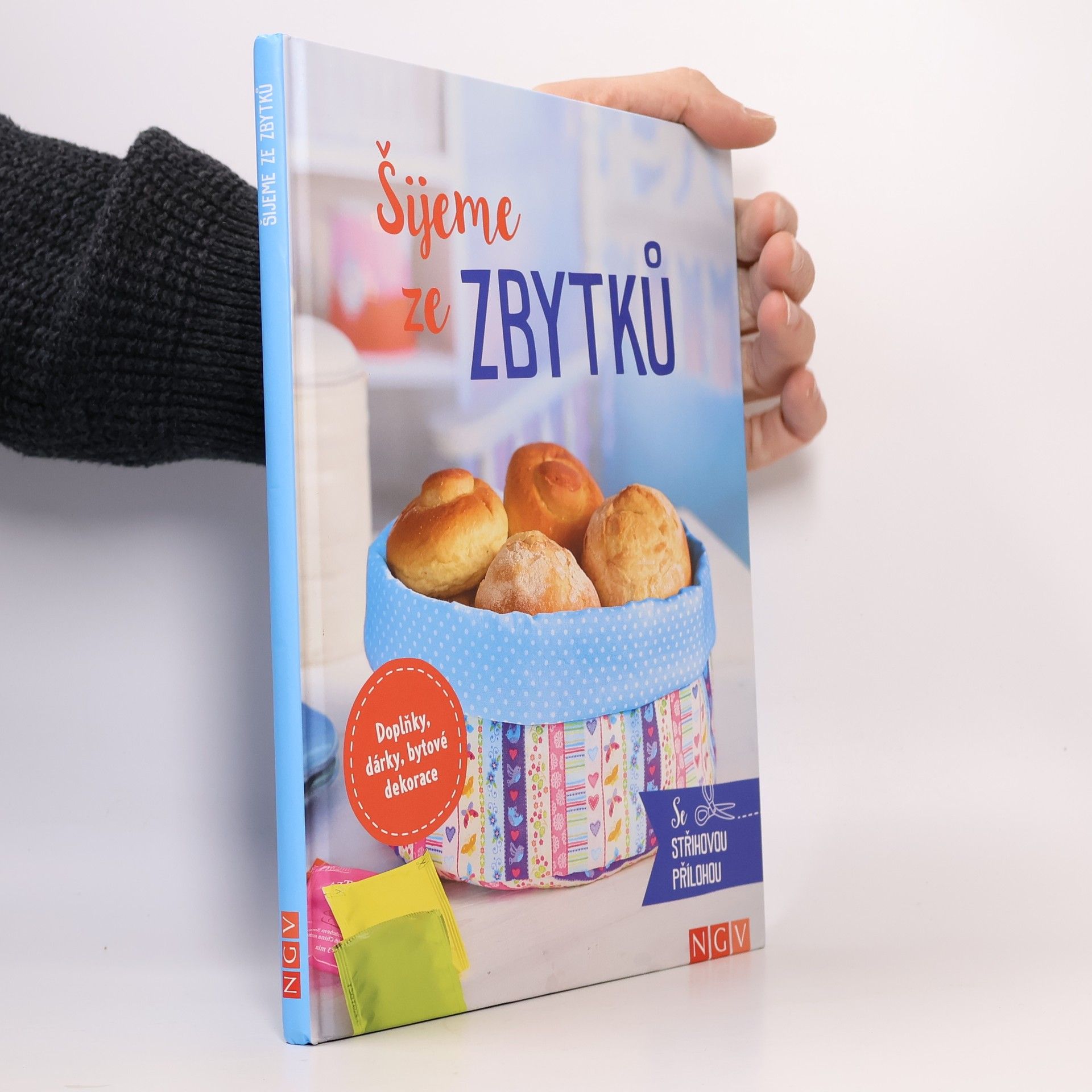 AA.VV. Šijeme ze zbytků