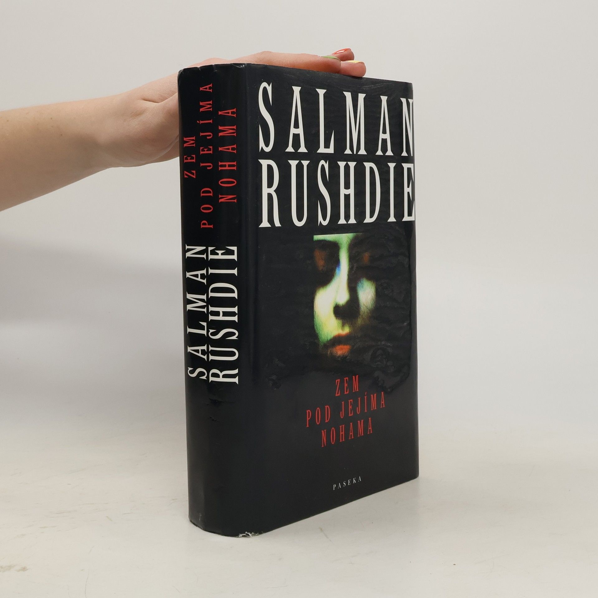 Salman Rushdie Zem pod jejíma nohama