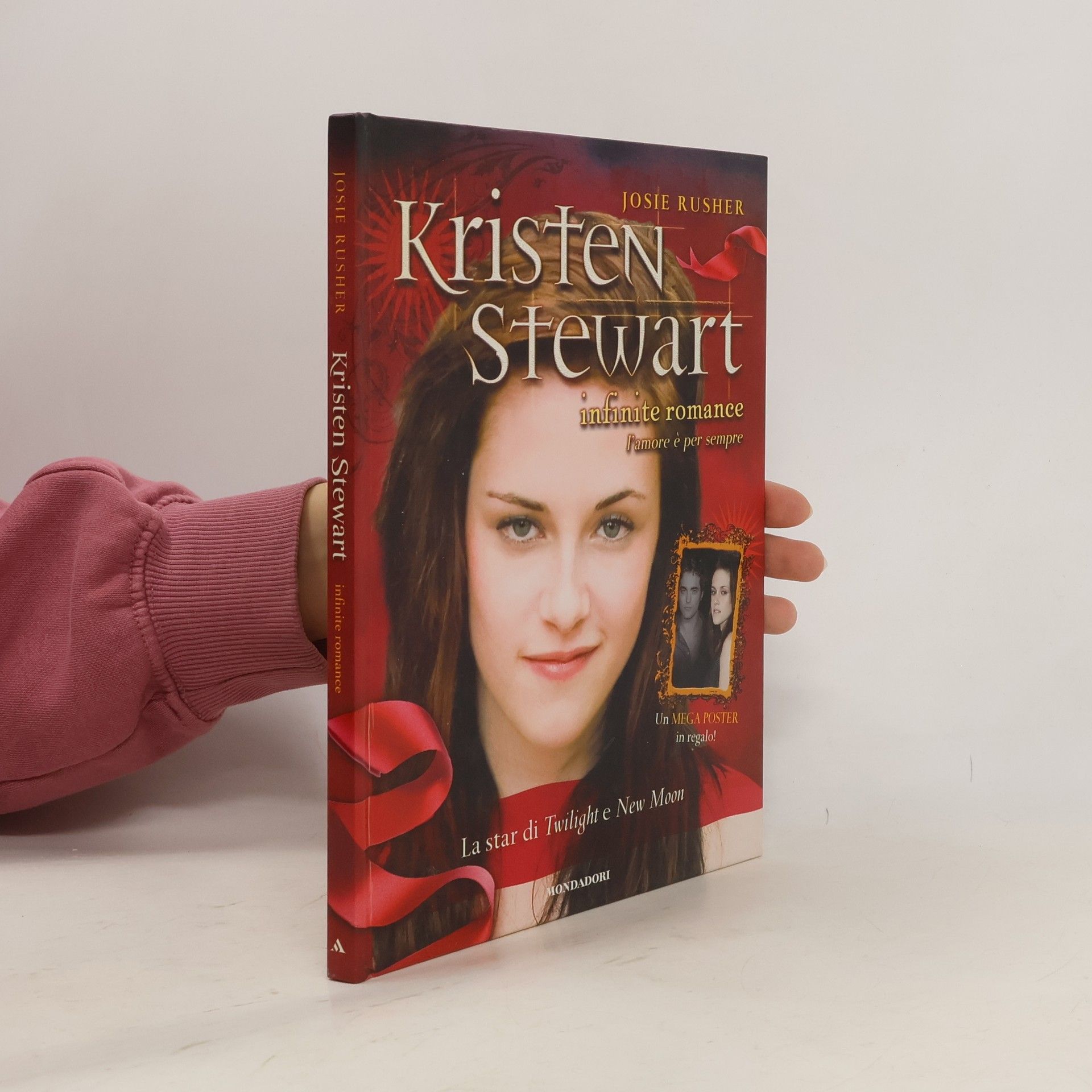 Kristen Stewart. Infinite romance. Con poster