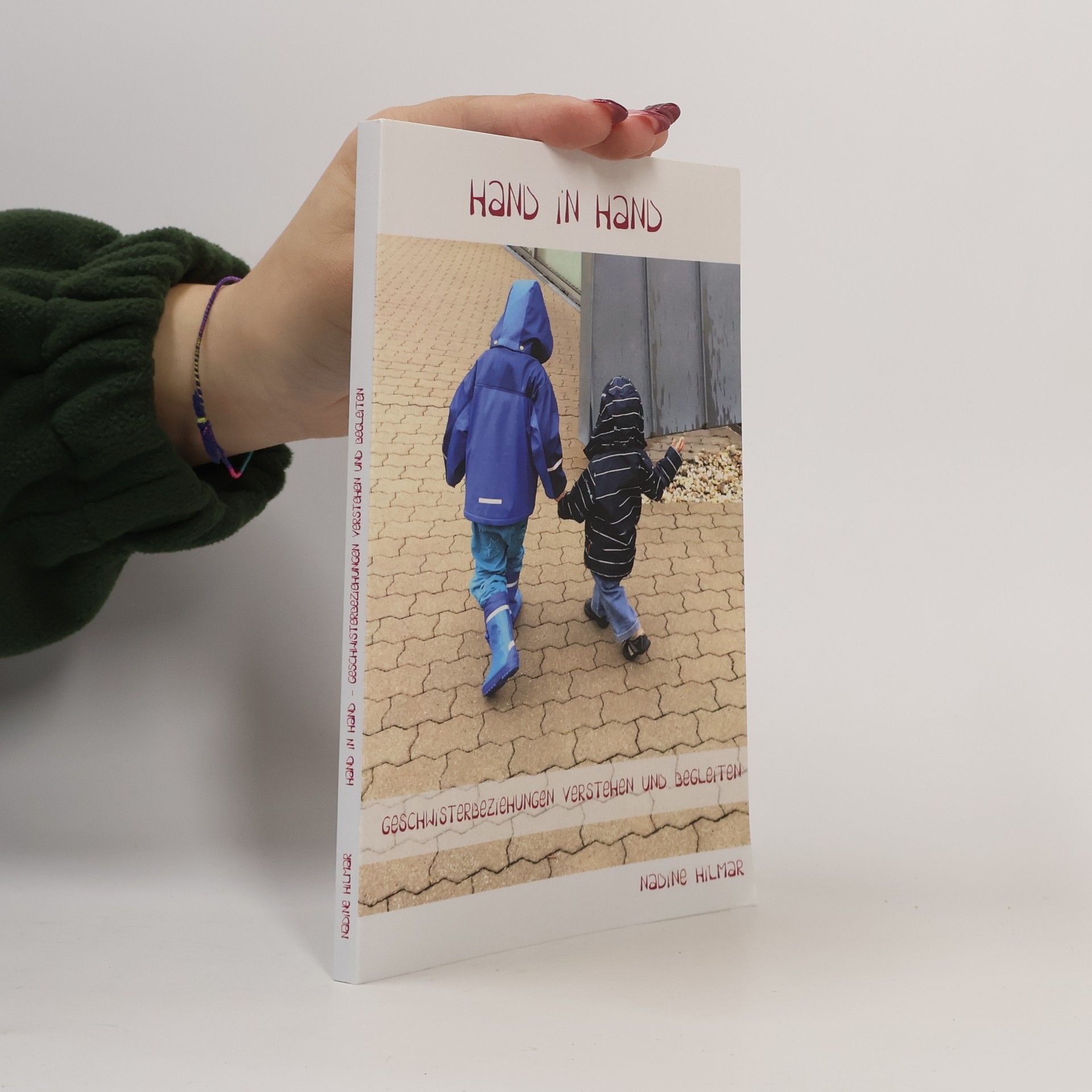 Nadine Hilmar Hand in Hand