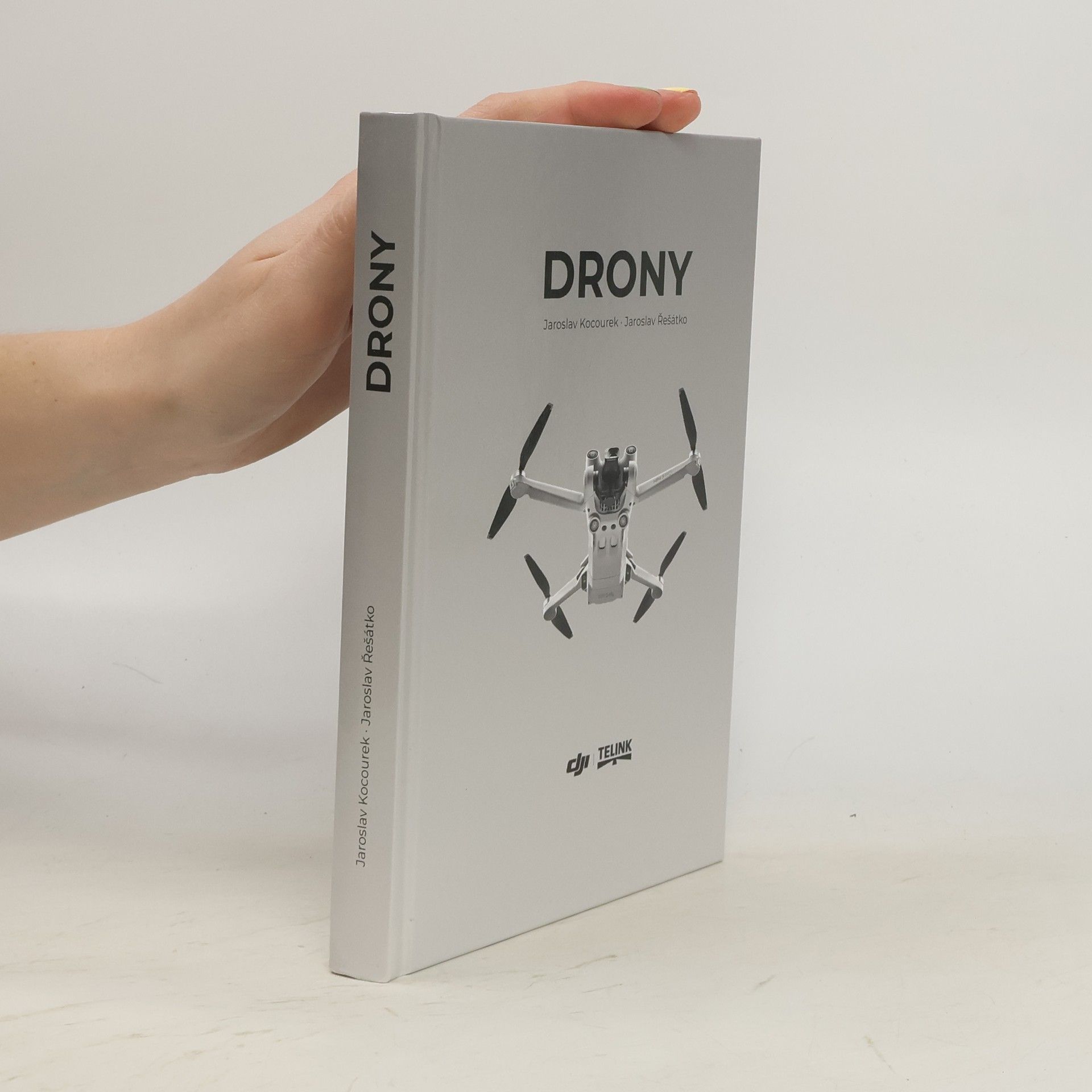Jaroslav Řešátko Drony. Praktická příručka pro majitele dronů DJI