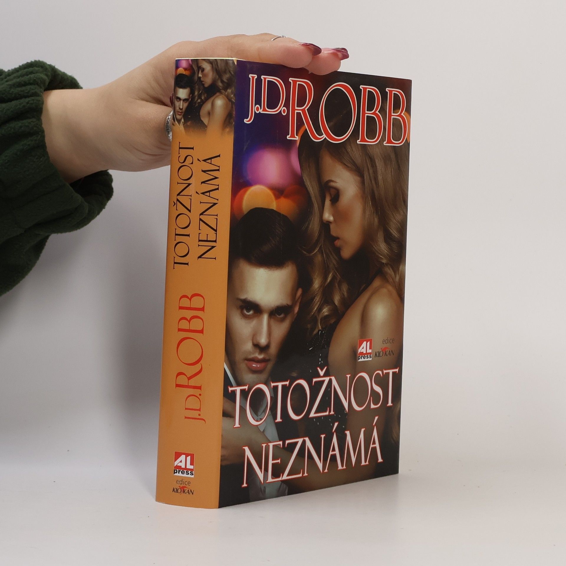Nora Roberts Totožnost neznámá