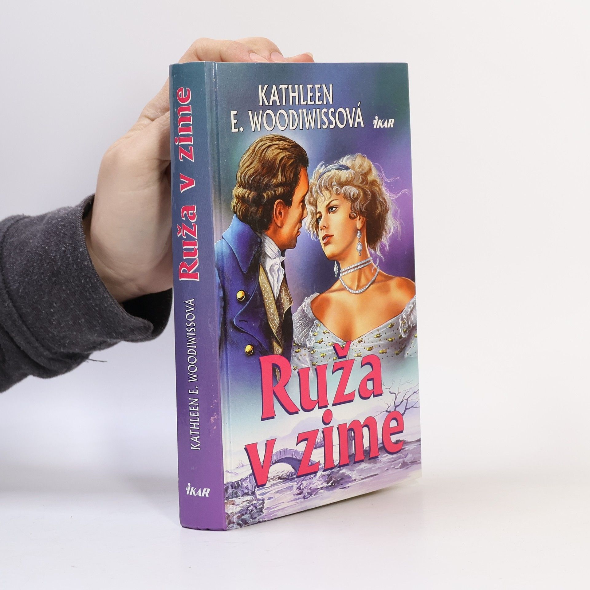 Kathleen E. Woodiwiss Ruža v zime