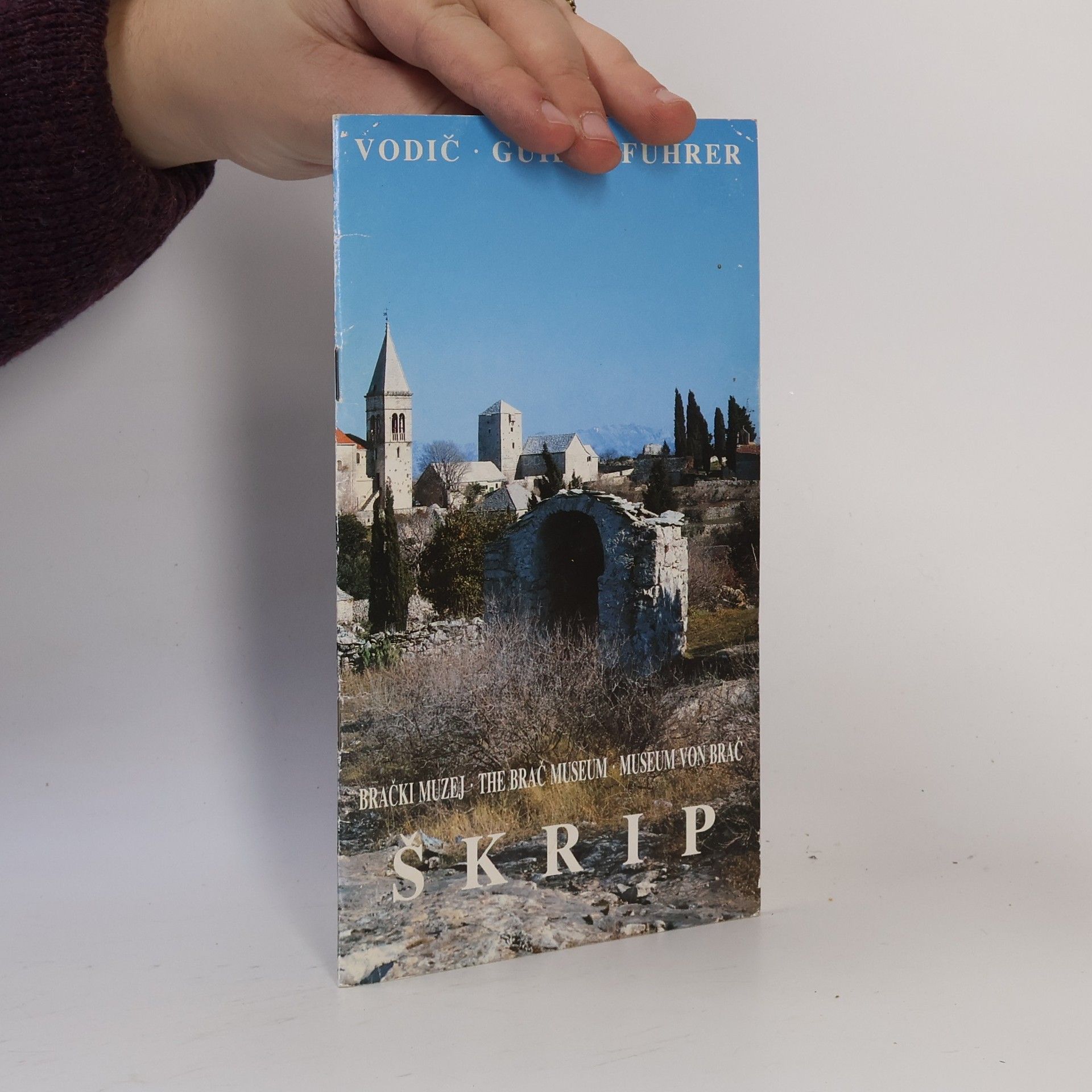 Hrvoje Gjurašin Vodič Brački muzej Škrip