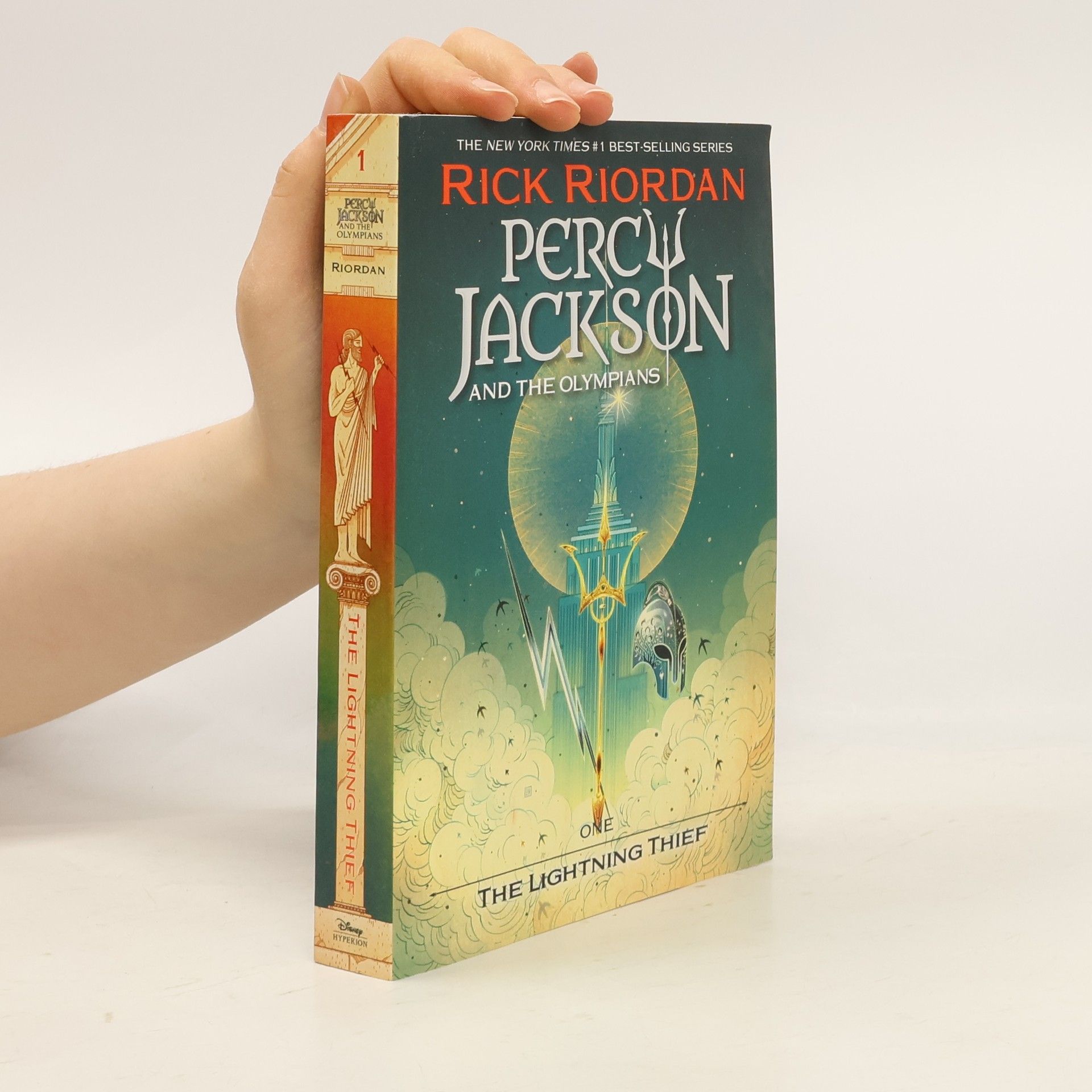 Rick Riordan Percy Jackson and the Olympians. The Lightning Thief (Book 1)