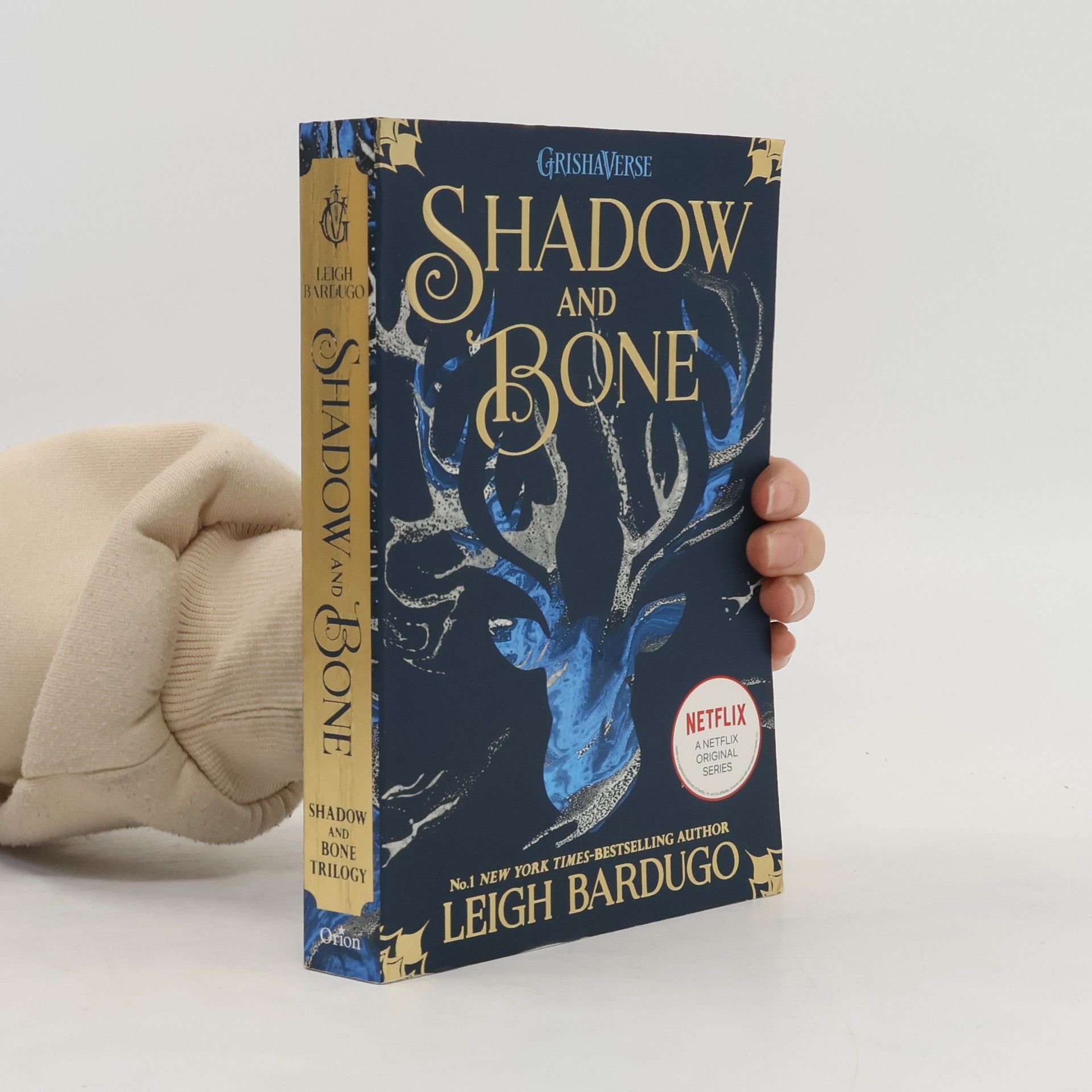 Leigh Bardugo Shadow and Bone